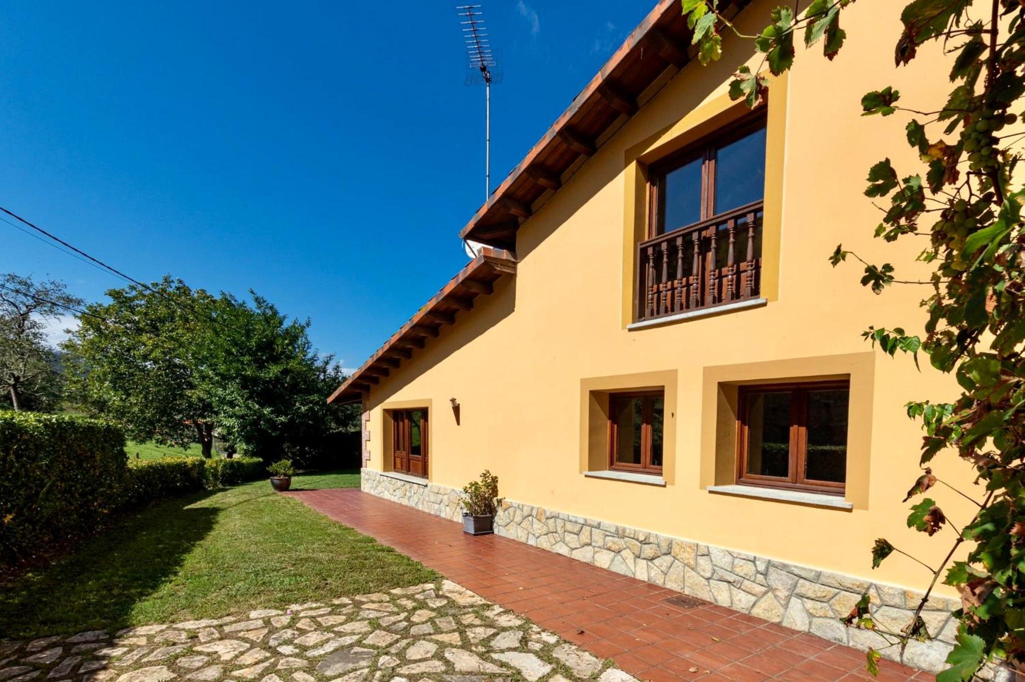 Four-Bedroom House photo 2