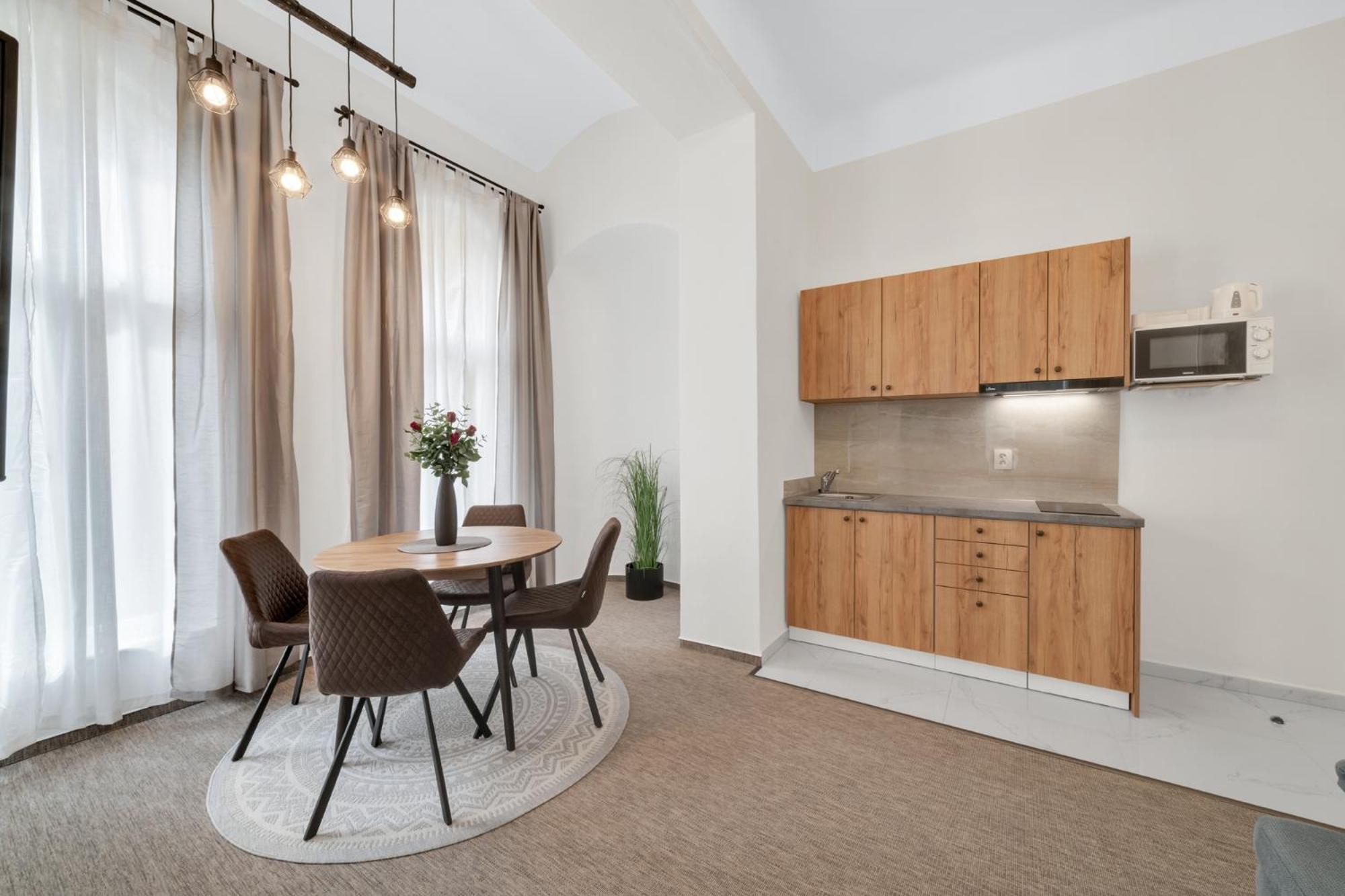 Family Room - Photo 4