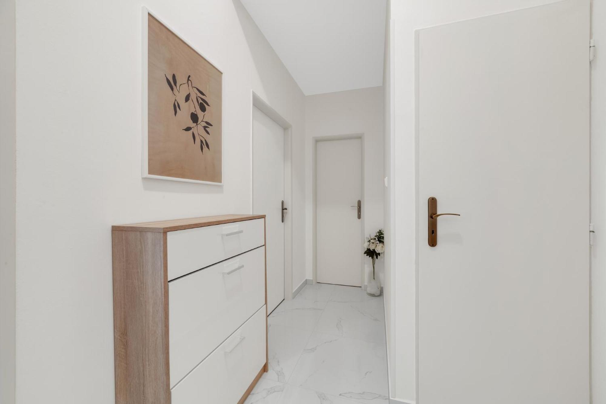 Family Room - Photo 10