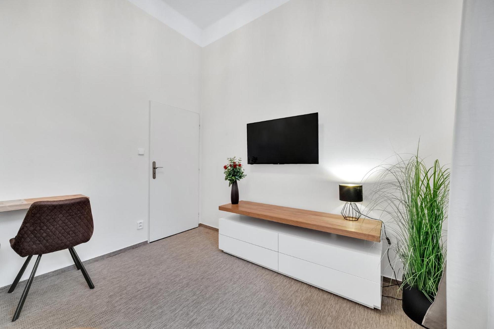 Family Room - Photo 13