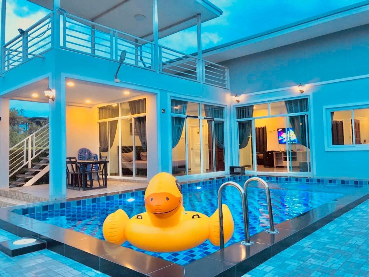 Three-Bedroom House - Photo 30