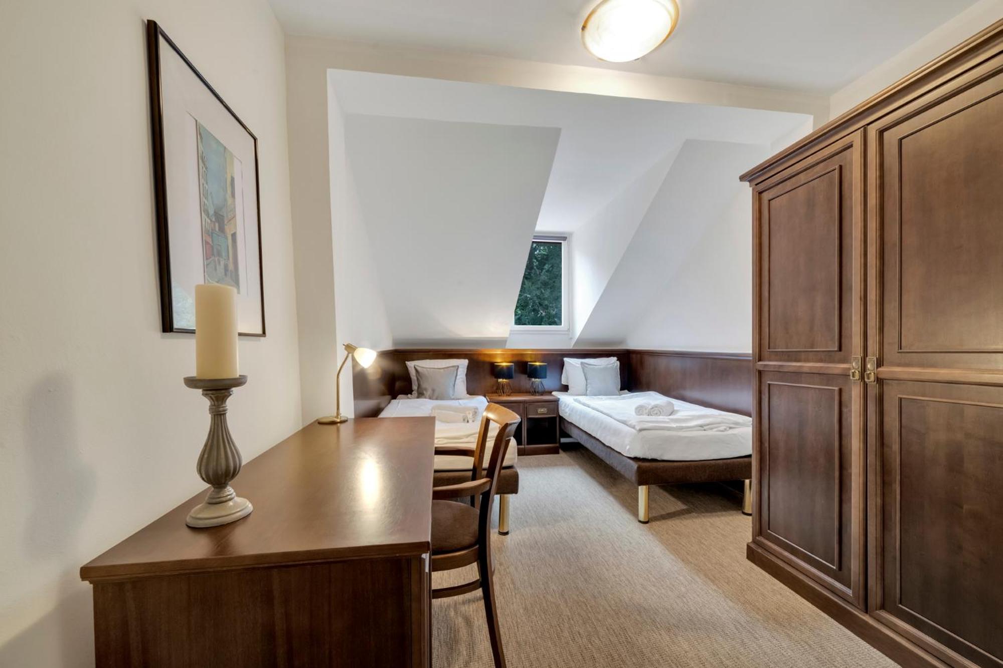 Attic Apartment - Photo 9