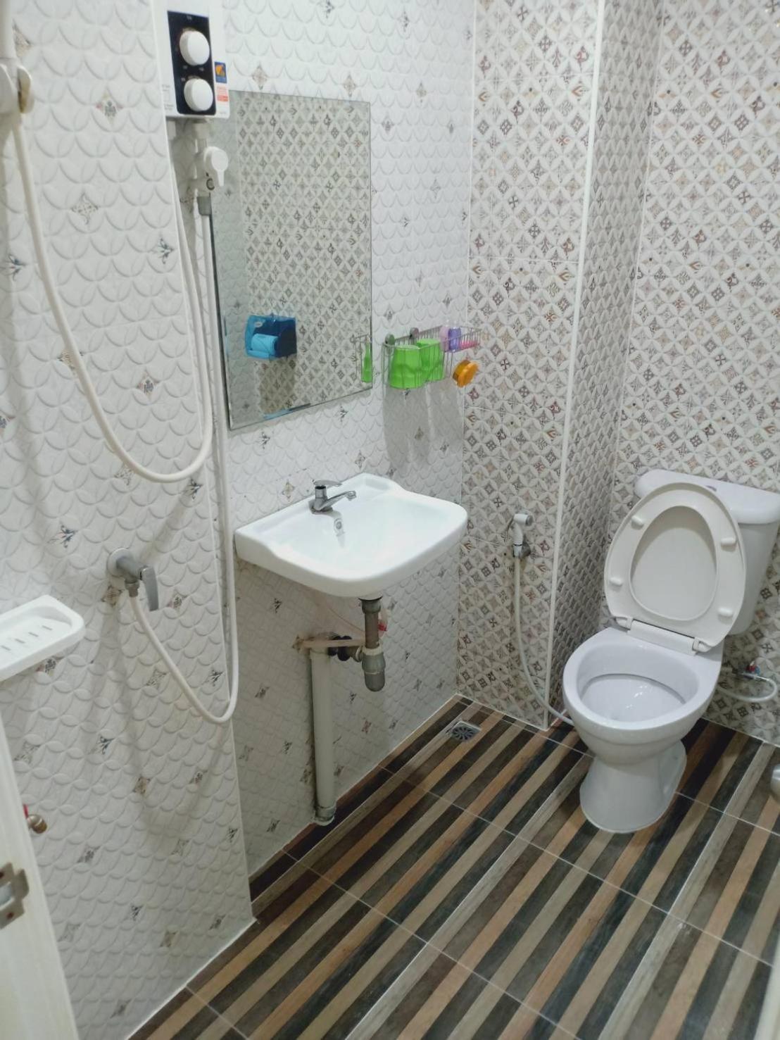 Double Room with Private Bathroom - Photo 16