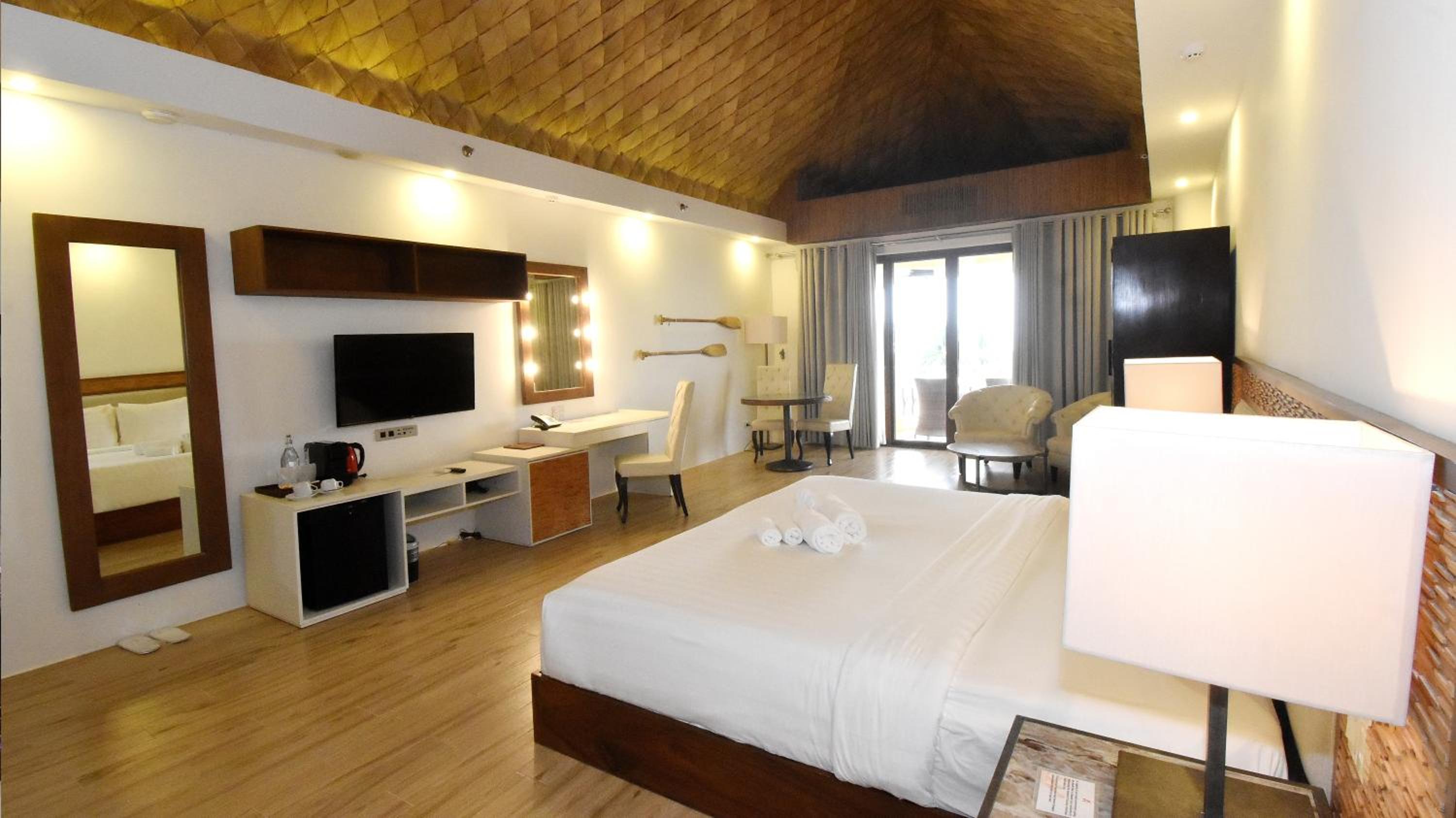 Honeymoon Suite - Photo 5