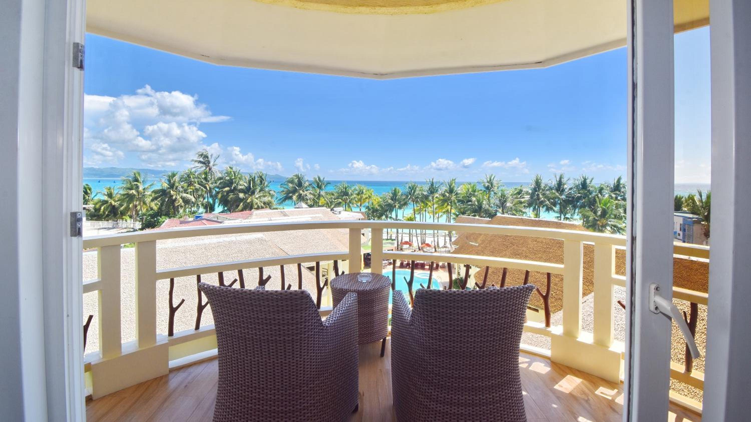 Honeymoon Suite - Photo 12