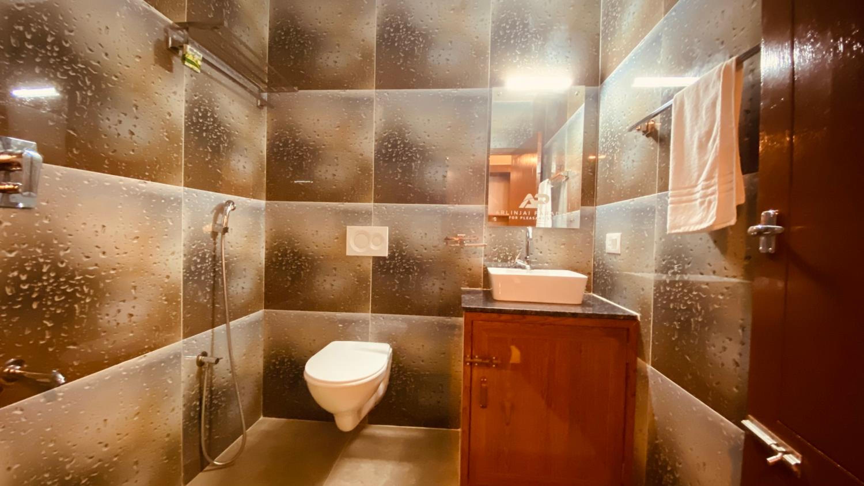 Deluxe Double Room (2 Adults + 1 Child) - Photo 12