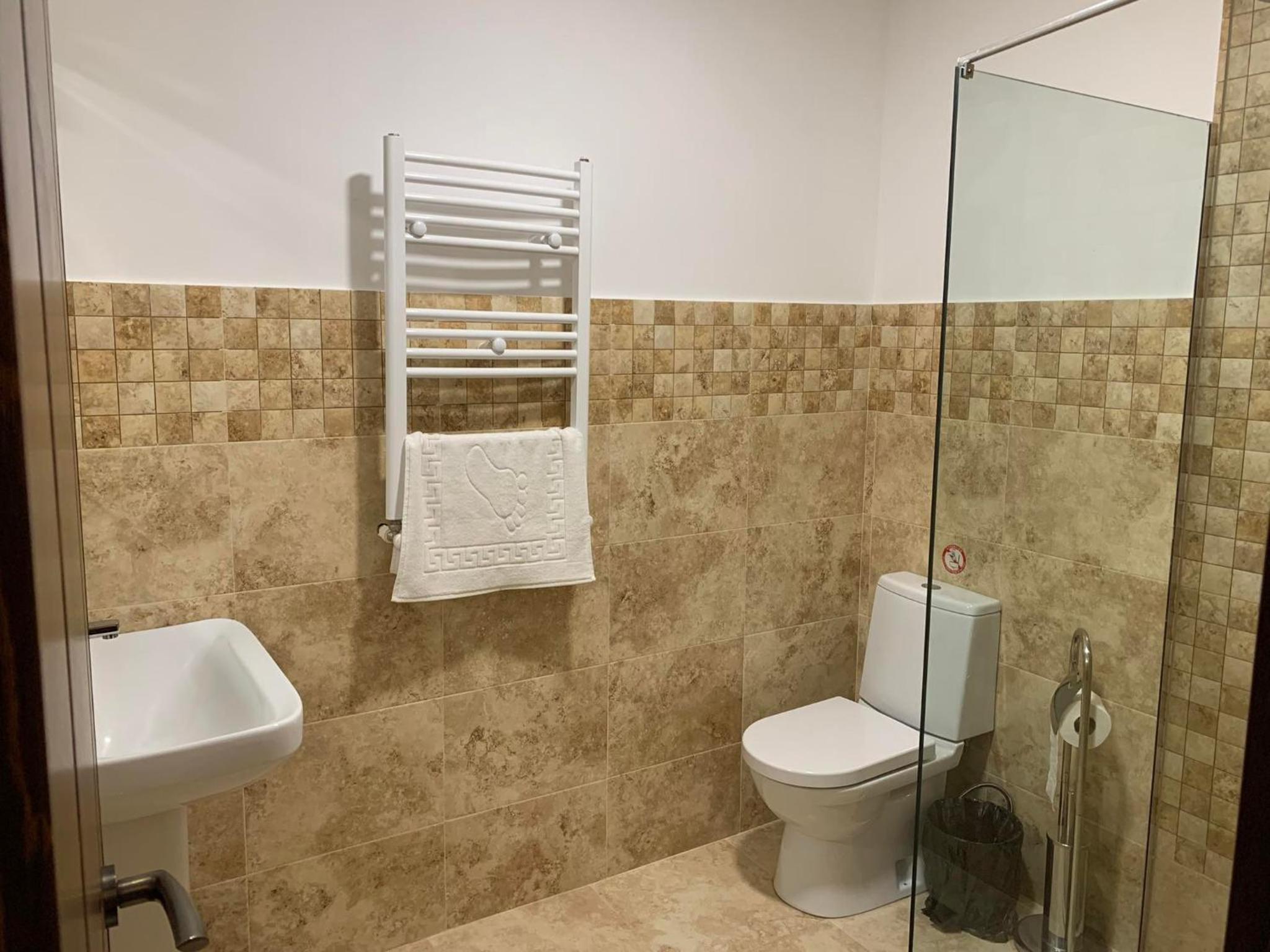 Deluxe Double or Twin Room - Photo 4
