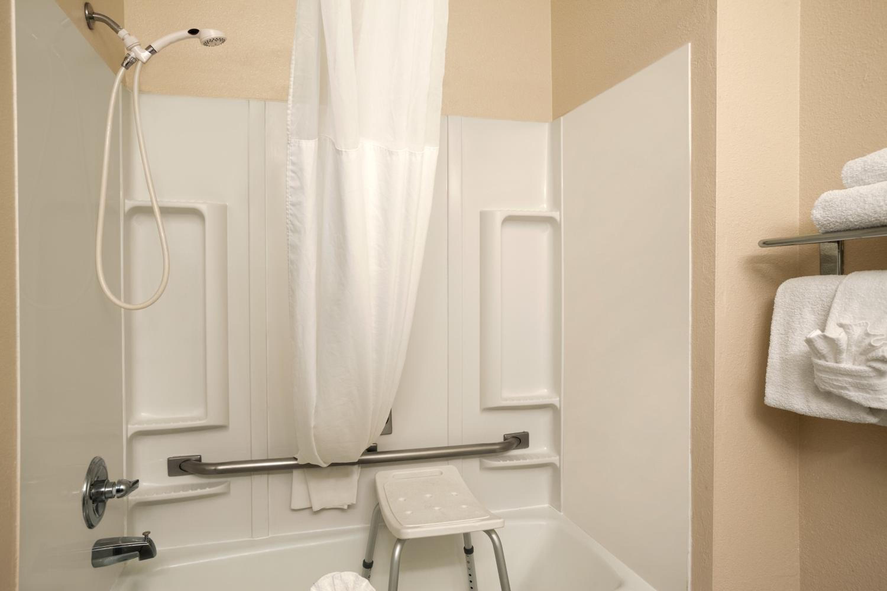 King Room - Accessible/Non-Smoking (No Pets Allowed) - Photo 8