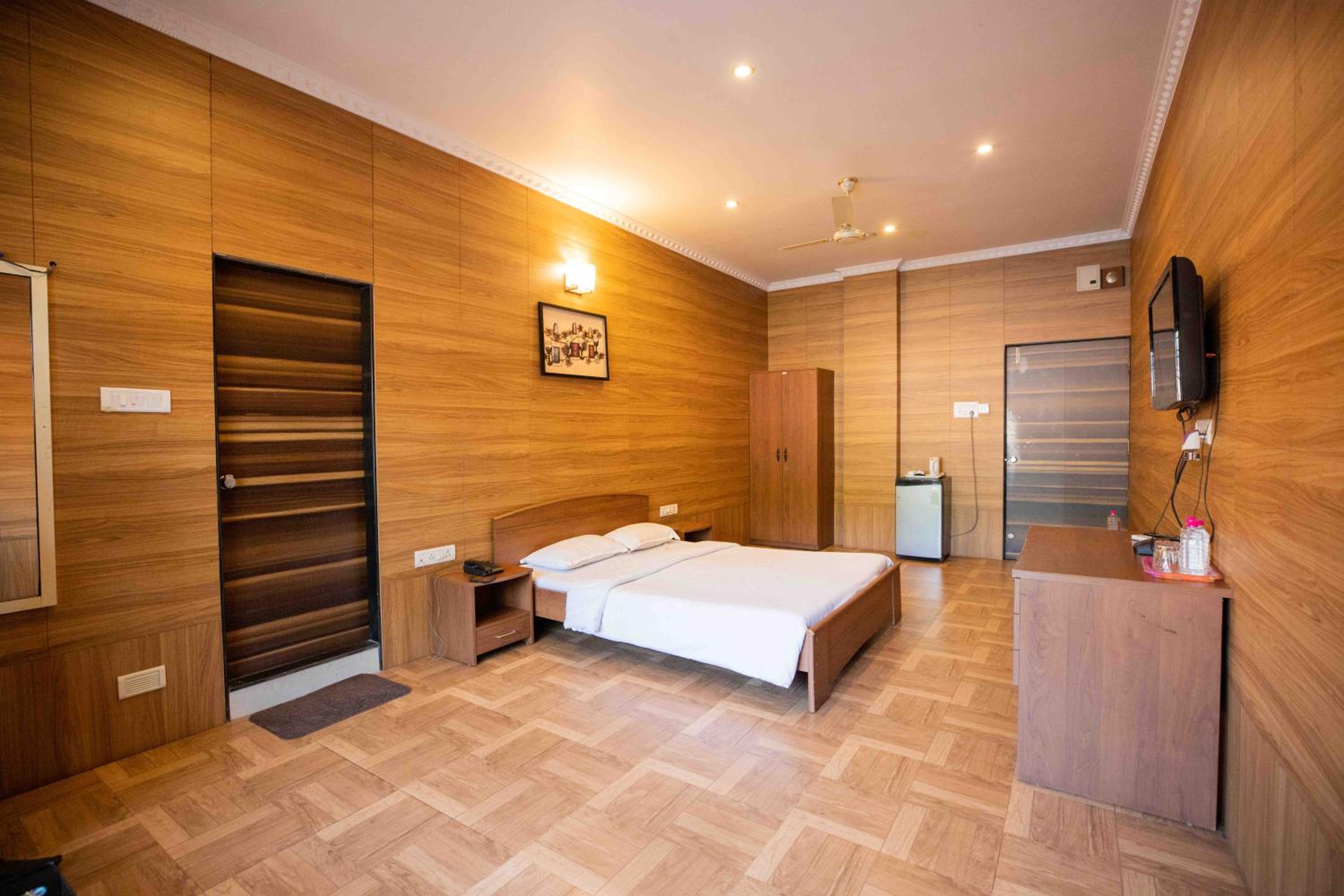 Suite with Pool View photo 1