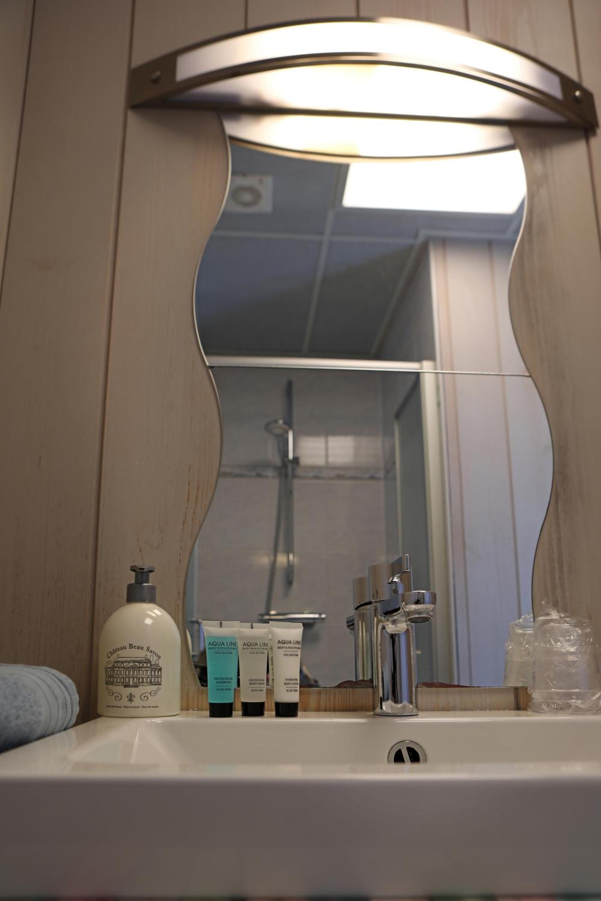 Double or Twin Room with Private Bathroom photo 3
