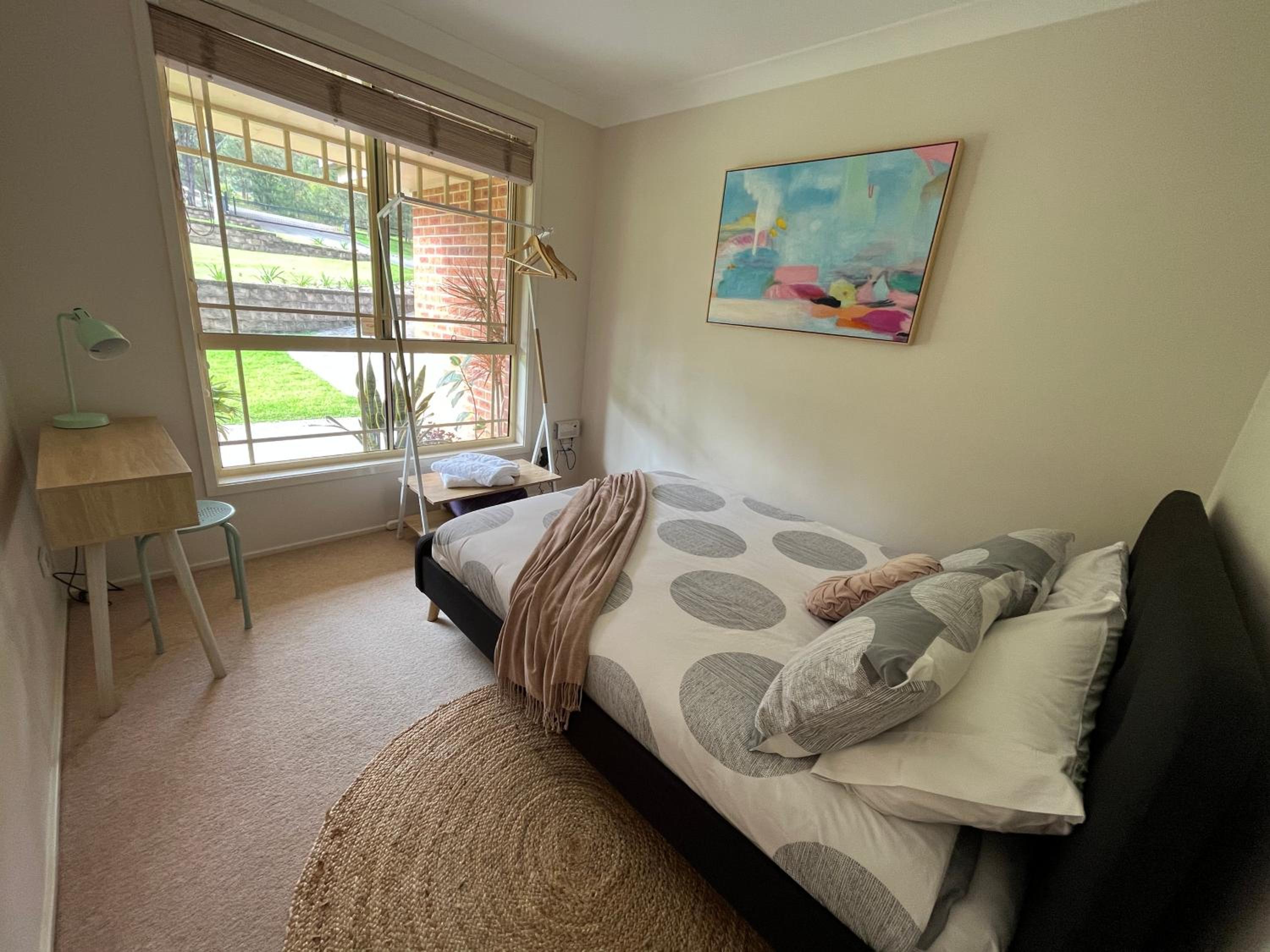 Five-Bedroom House photo 1
