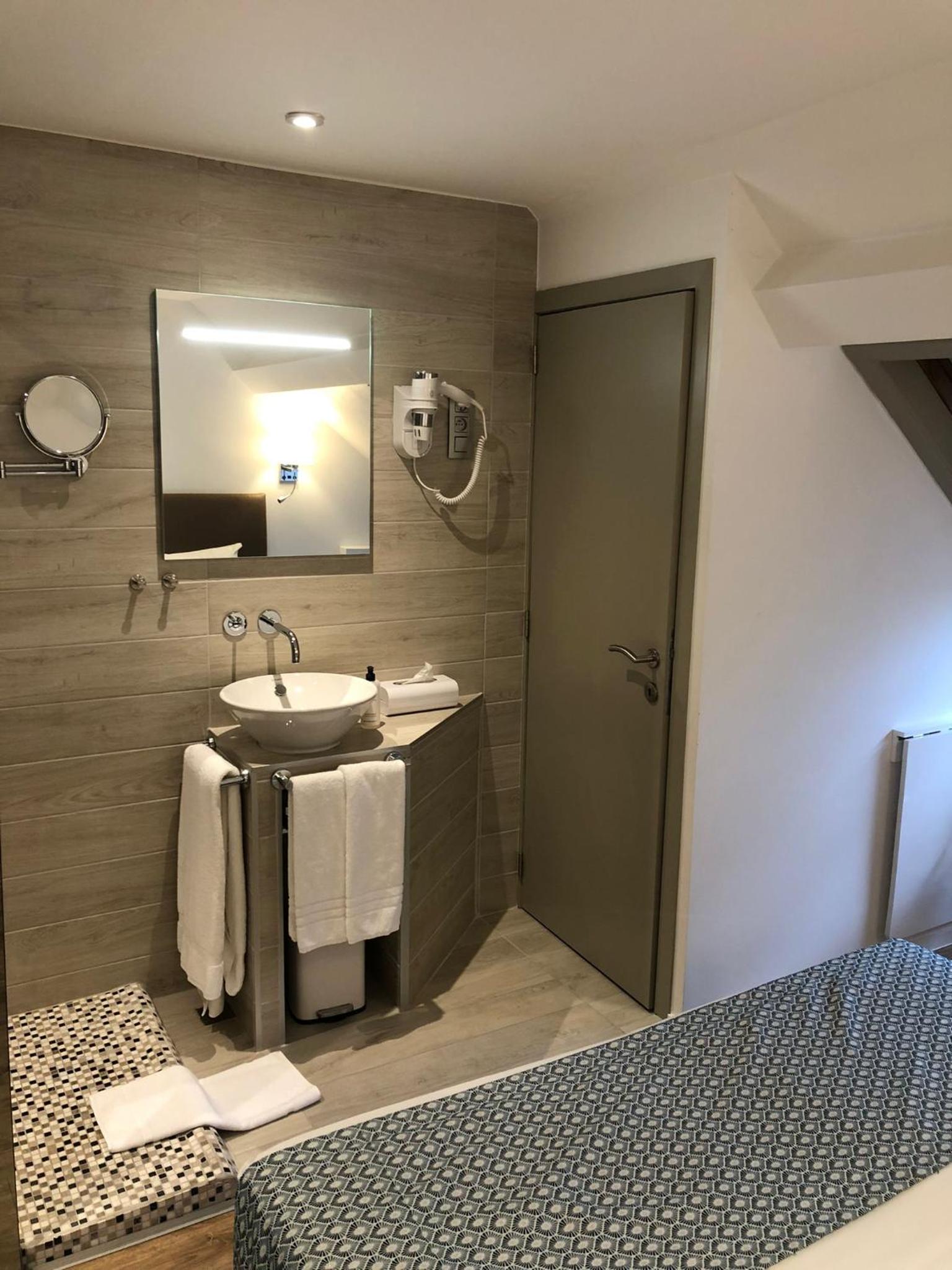 Superior Double or Twin Room - Photo 7