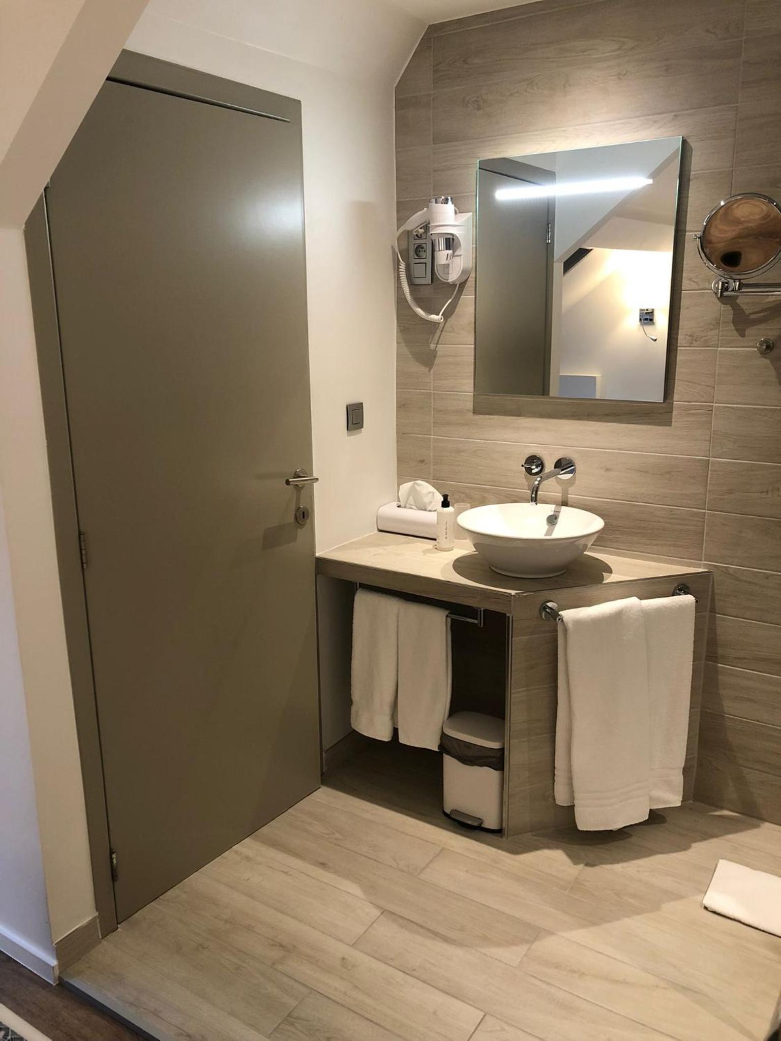 Superior Double or Twin Room - Photo 6
