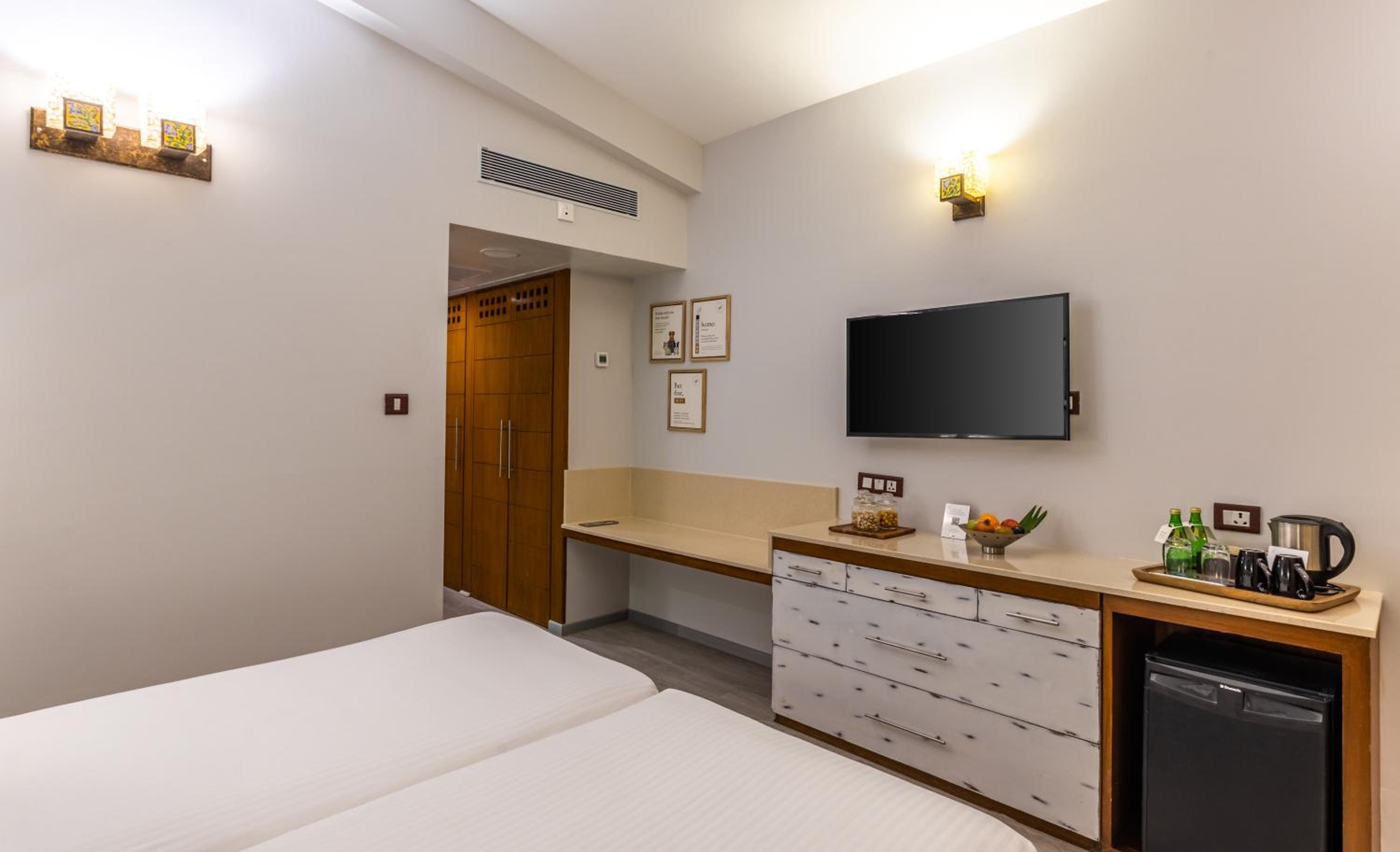 Superior Twin Room - 15% off on Food, Laundry & Spa - Photo 1