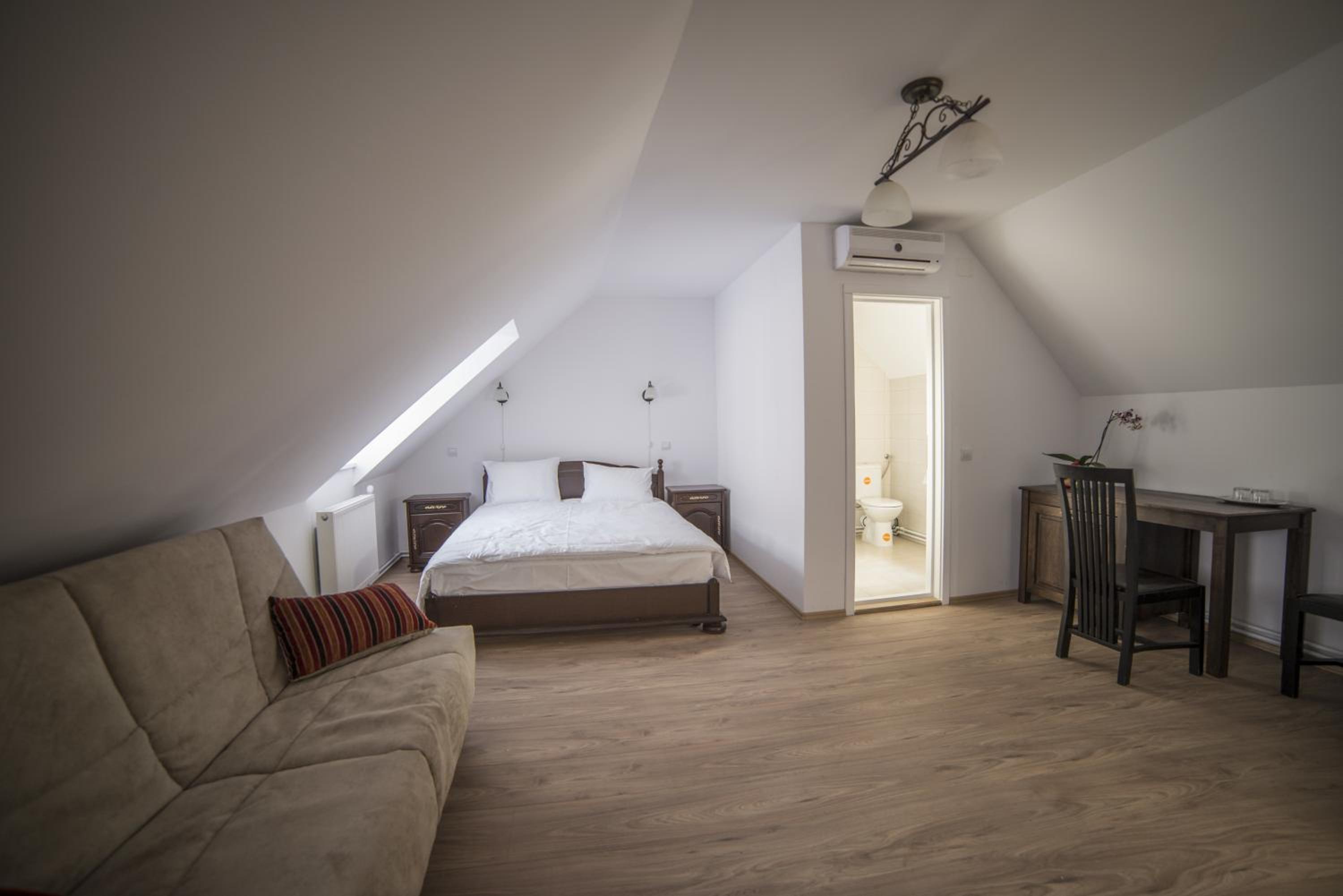 Superior Attic Double Room with view to Liars Bridge  - Photo 2