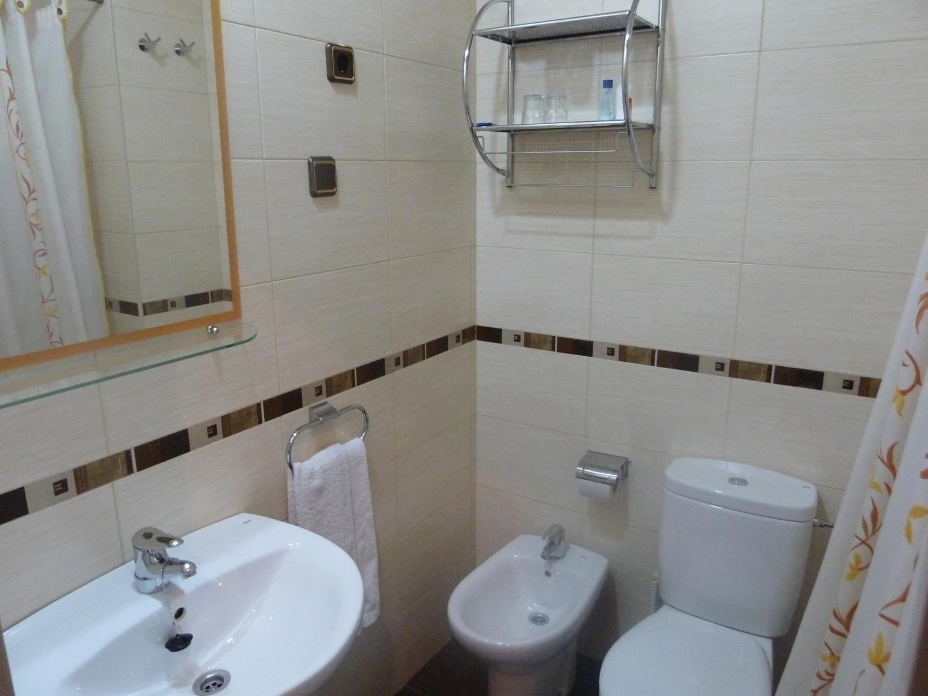Double Room - Photo 2