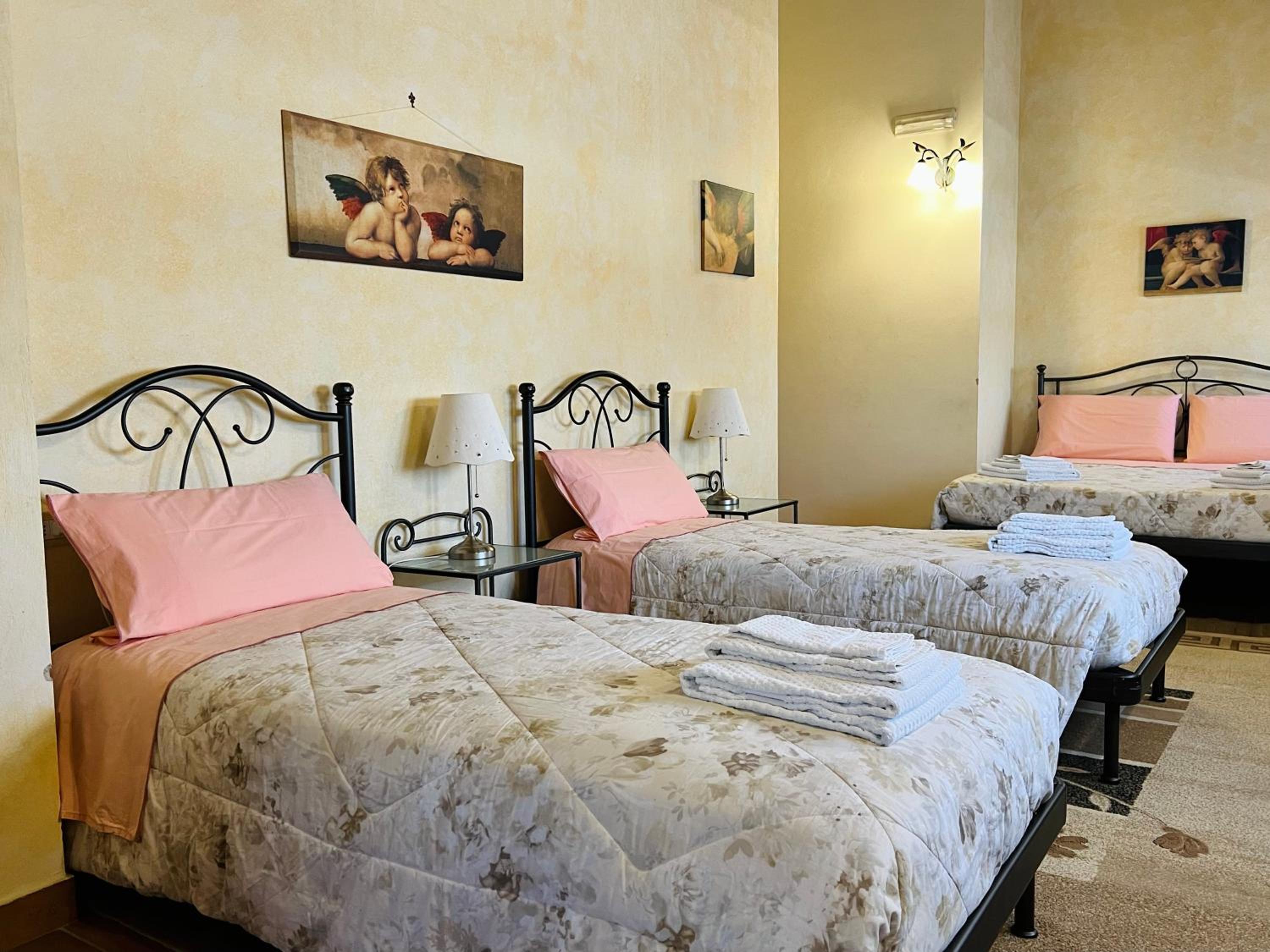 Quadruple Room with Private Bathroom photo 1