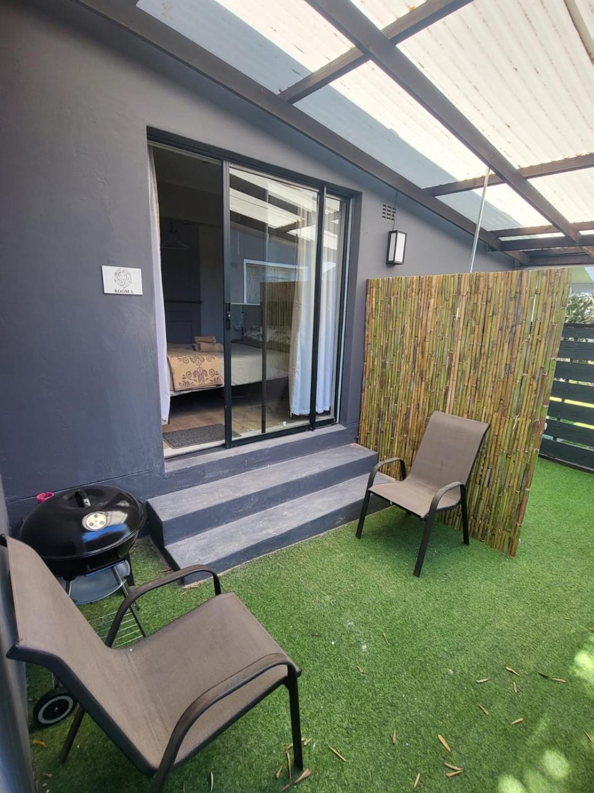 Standard Studio - Photo 3