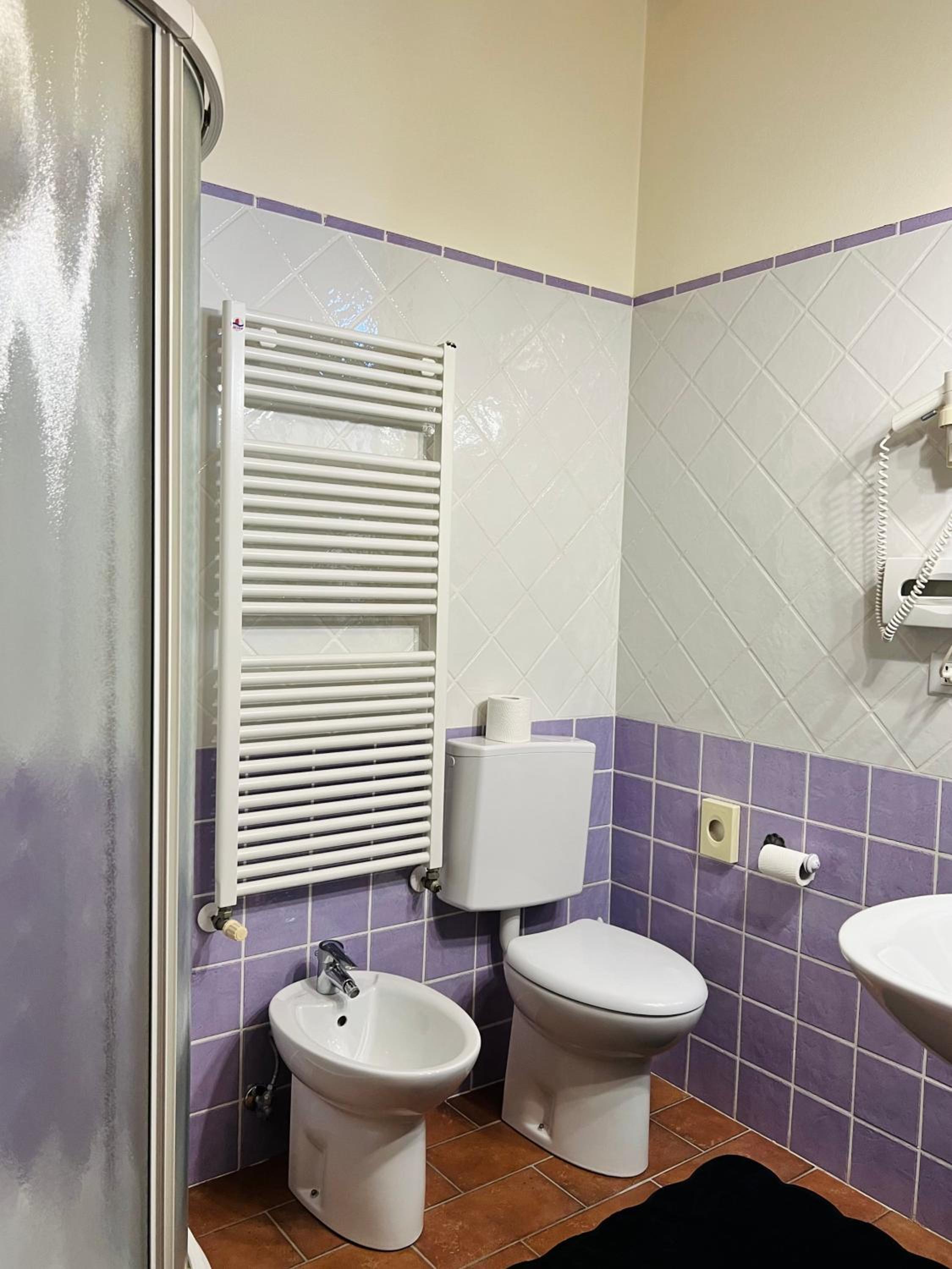 Single Room with Private Bathroom photo 3