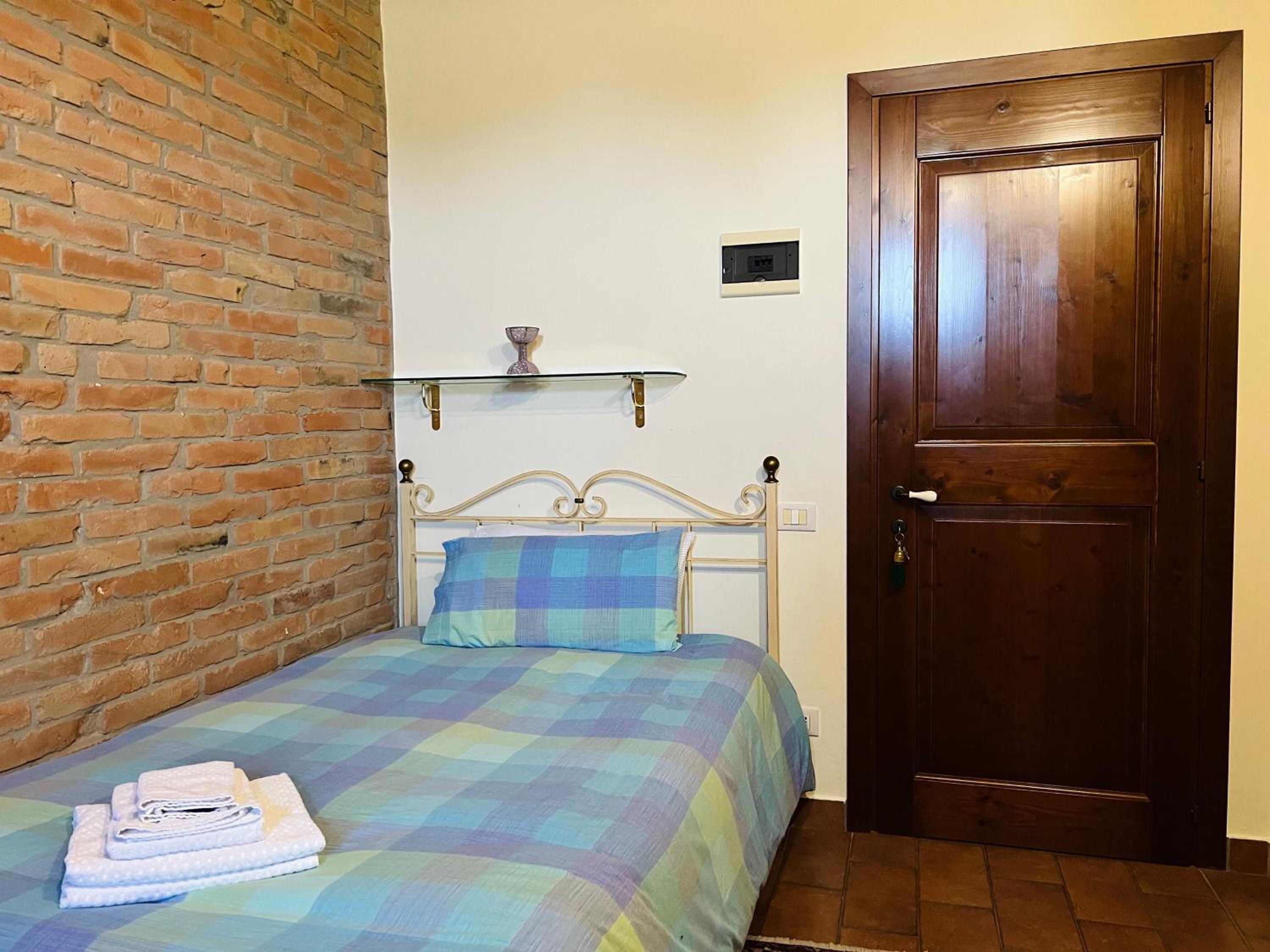 Single Room with Private Bathroom photo 1