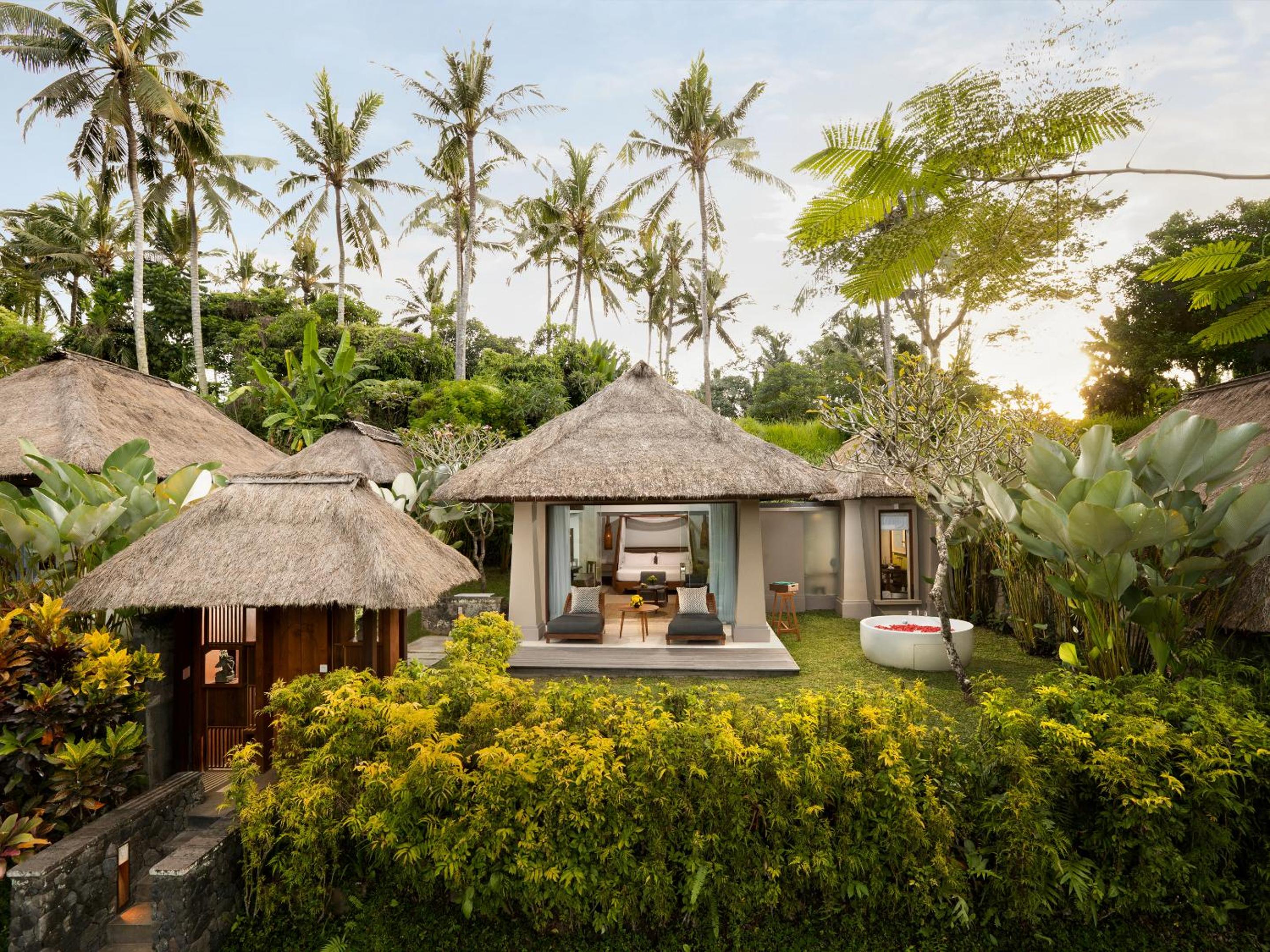 Heavenly Jacuzzi Villa with Butler Service - King Bed - Photo 5