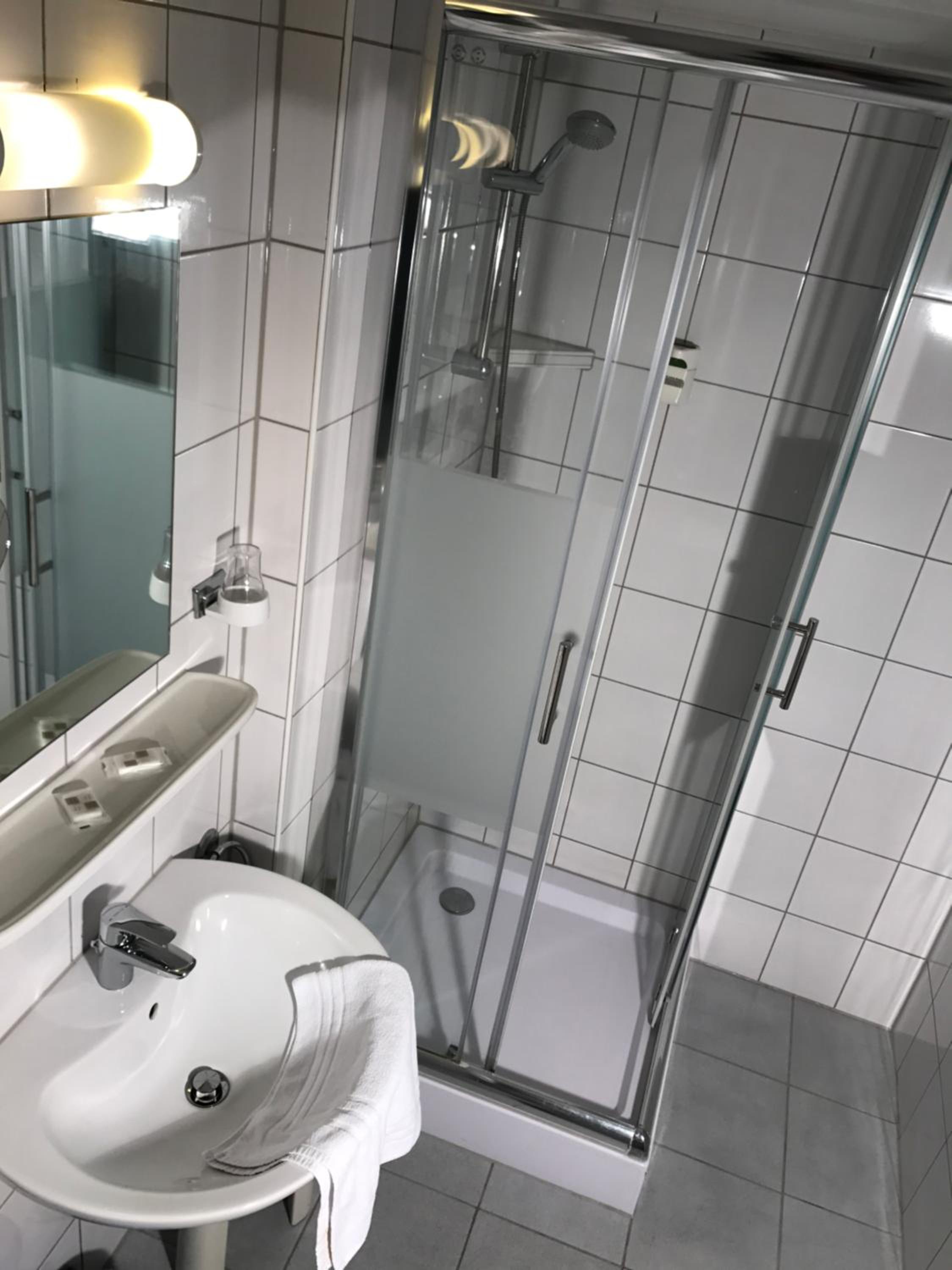 Twin Room - Photo 14