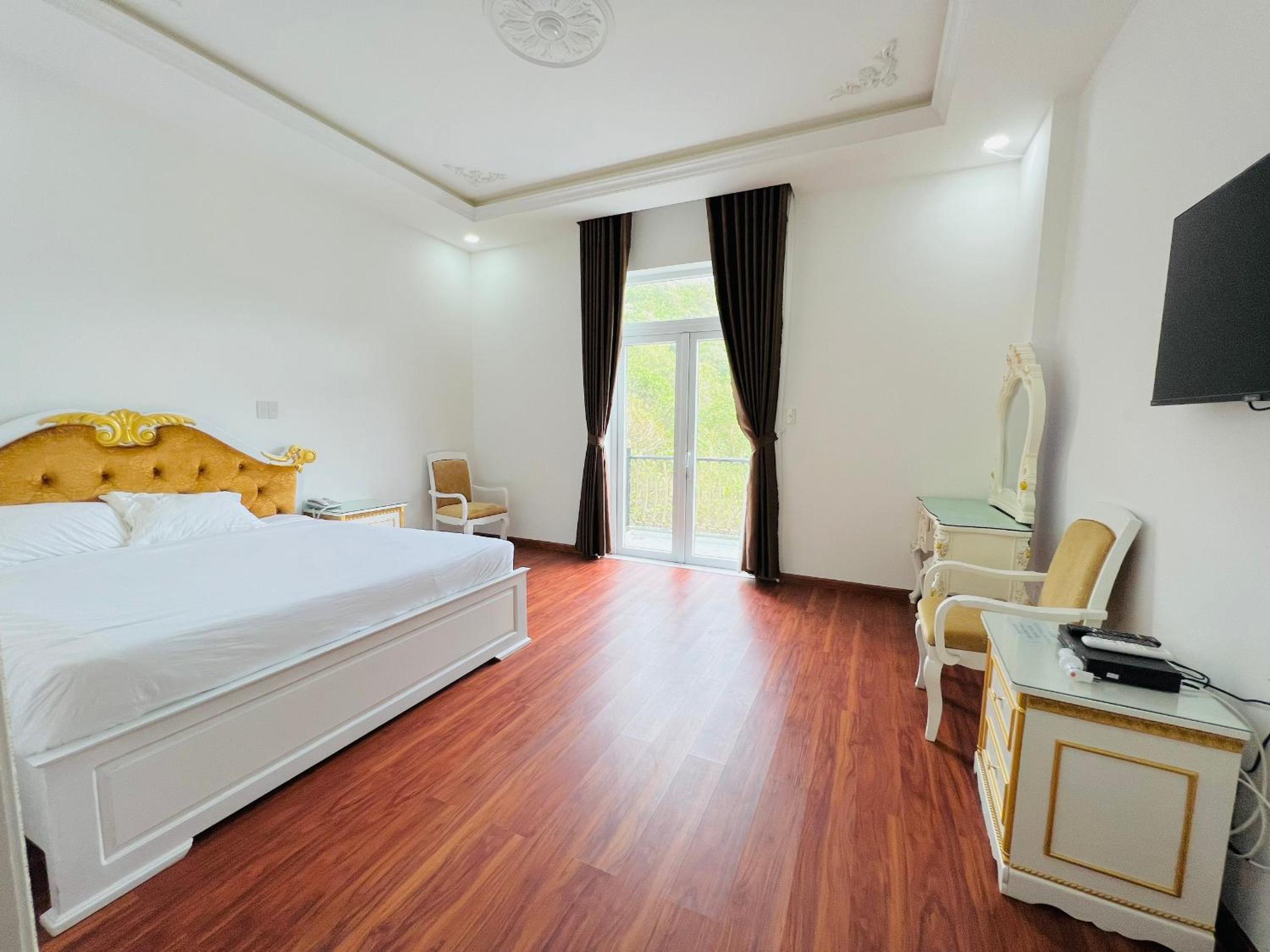 Superior King Room