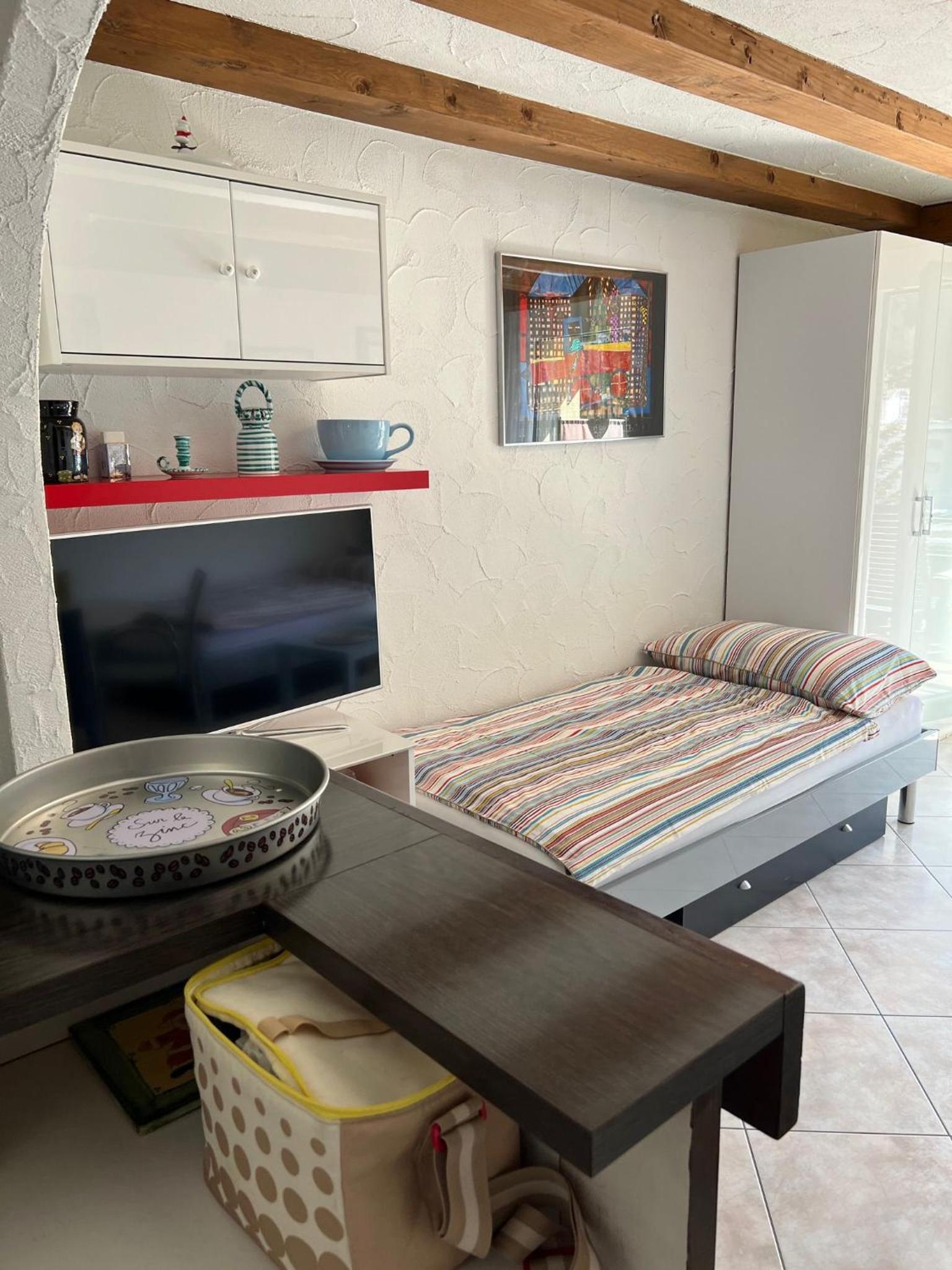 One-Bedroom Apartment photo 3