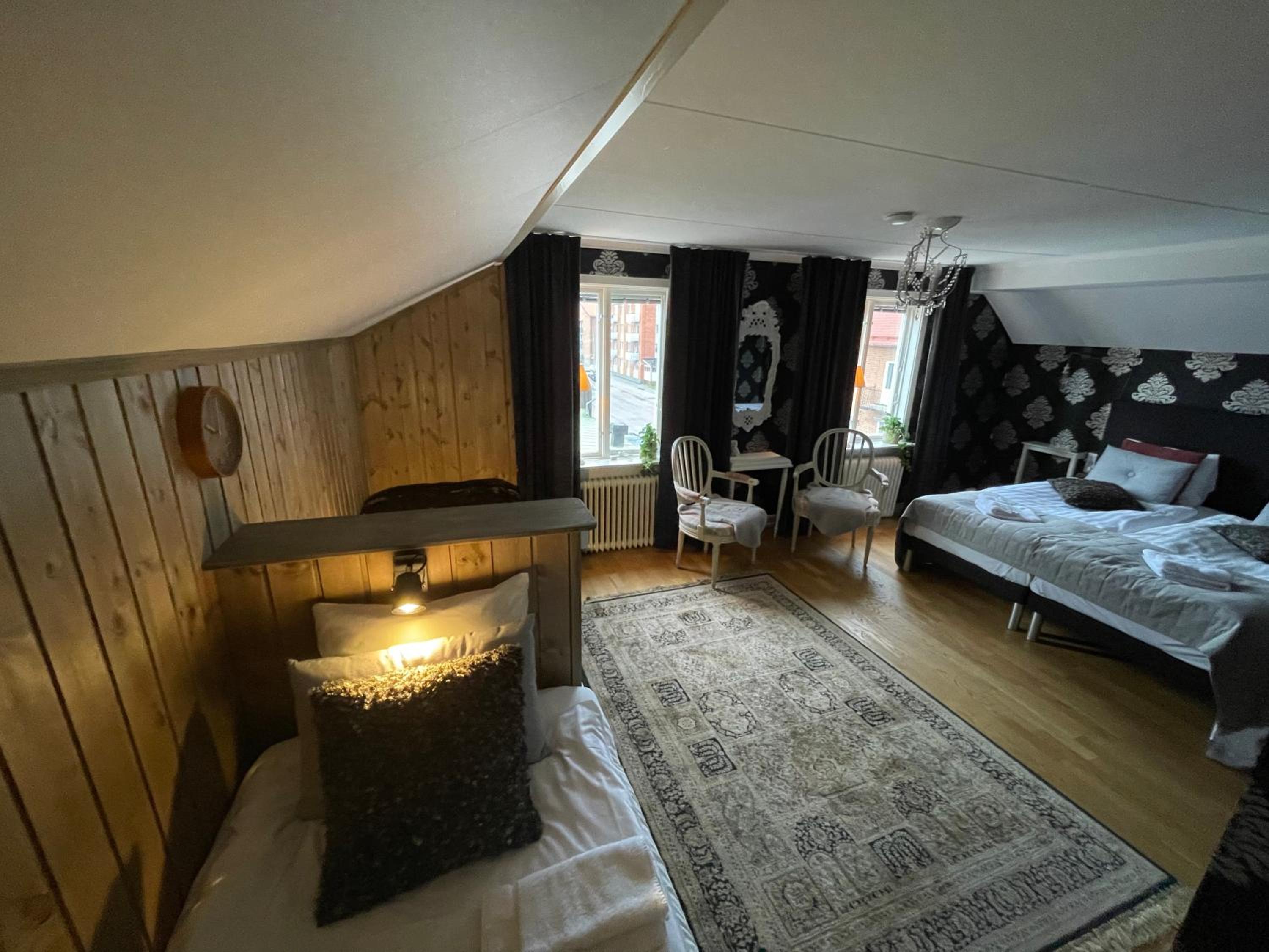 Deluxe Family Room - Photo 2