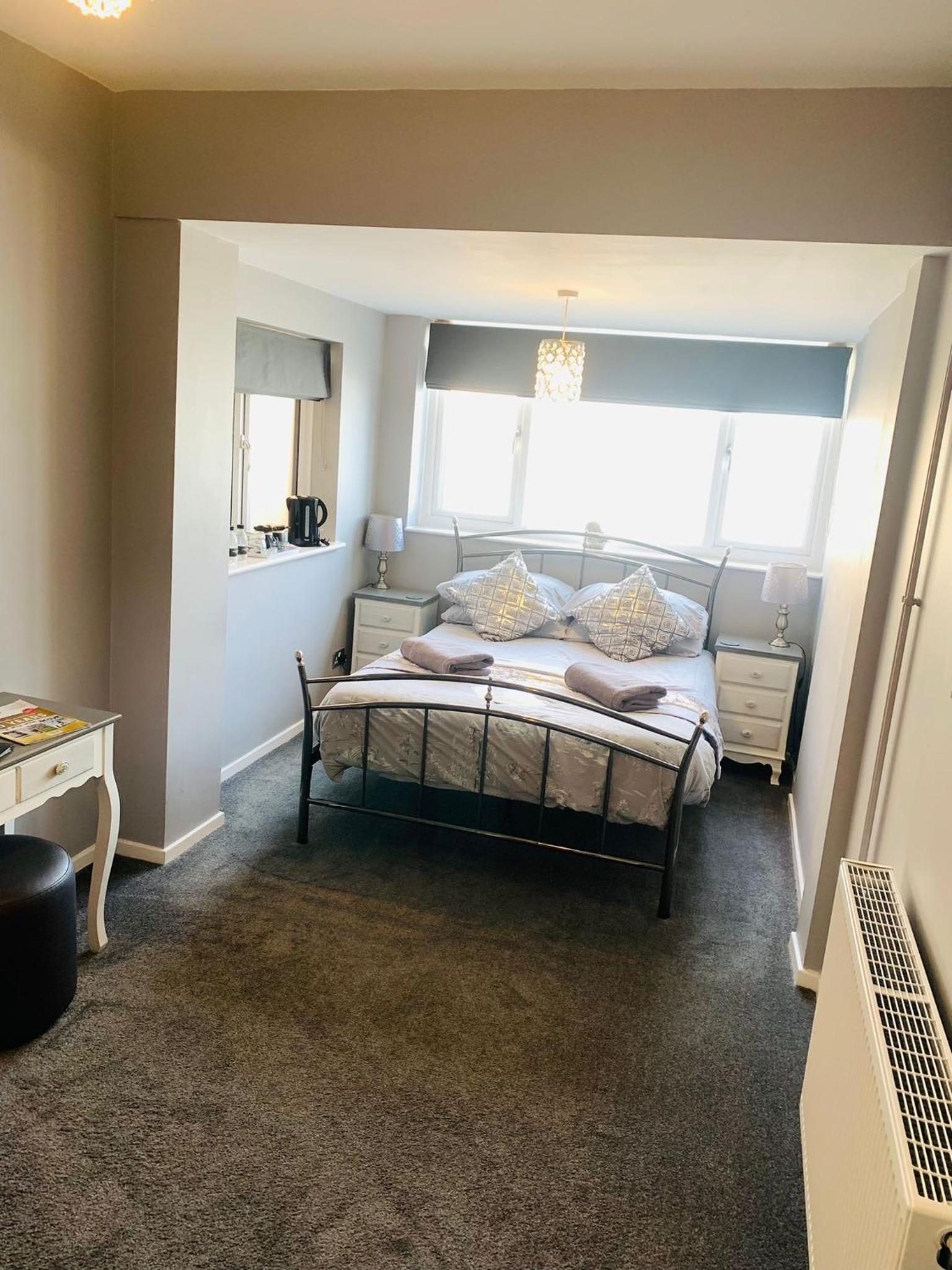 Deluxe Double Room with Bath - Photo 4