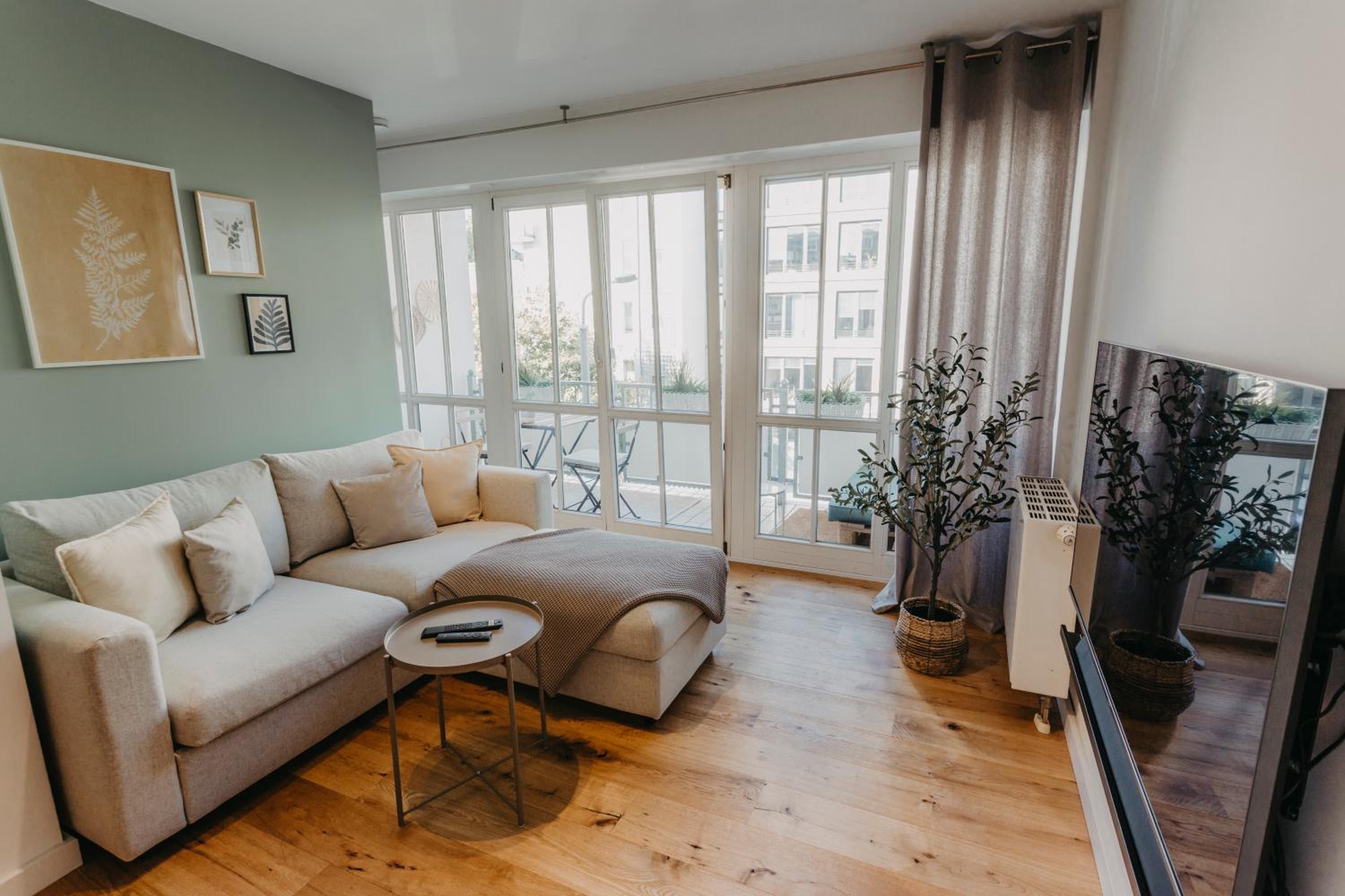 One-Bedroom Apartment photo 1
