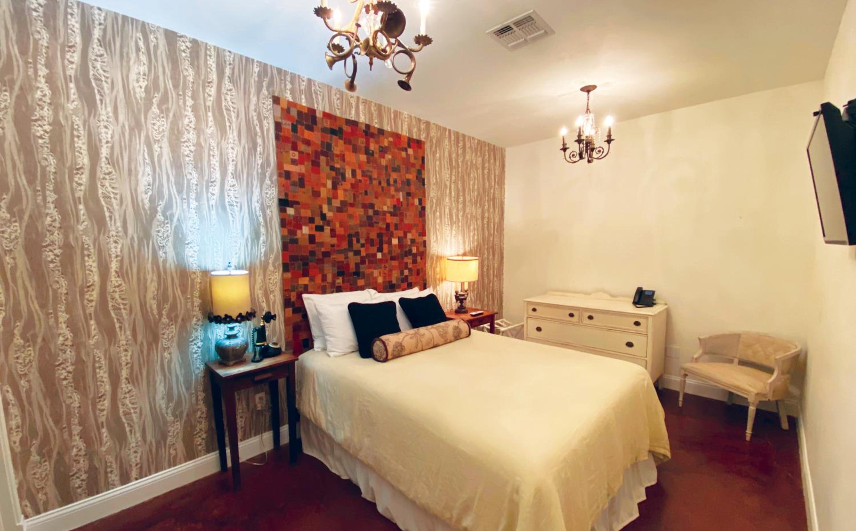 Standard Queen Room - Photo 1