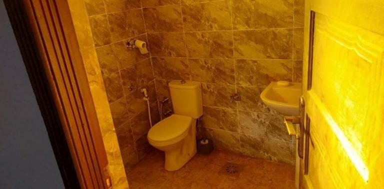 Family Room with Private Bathroom - Photo 10