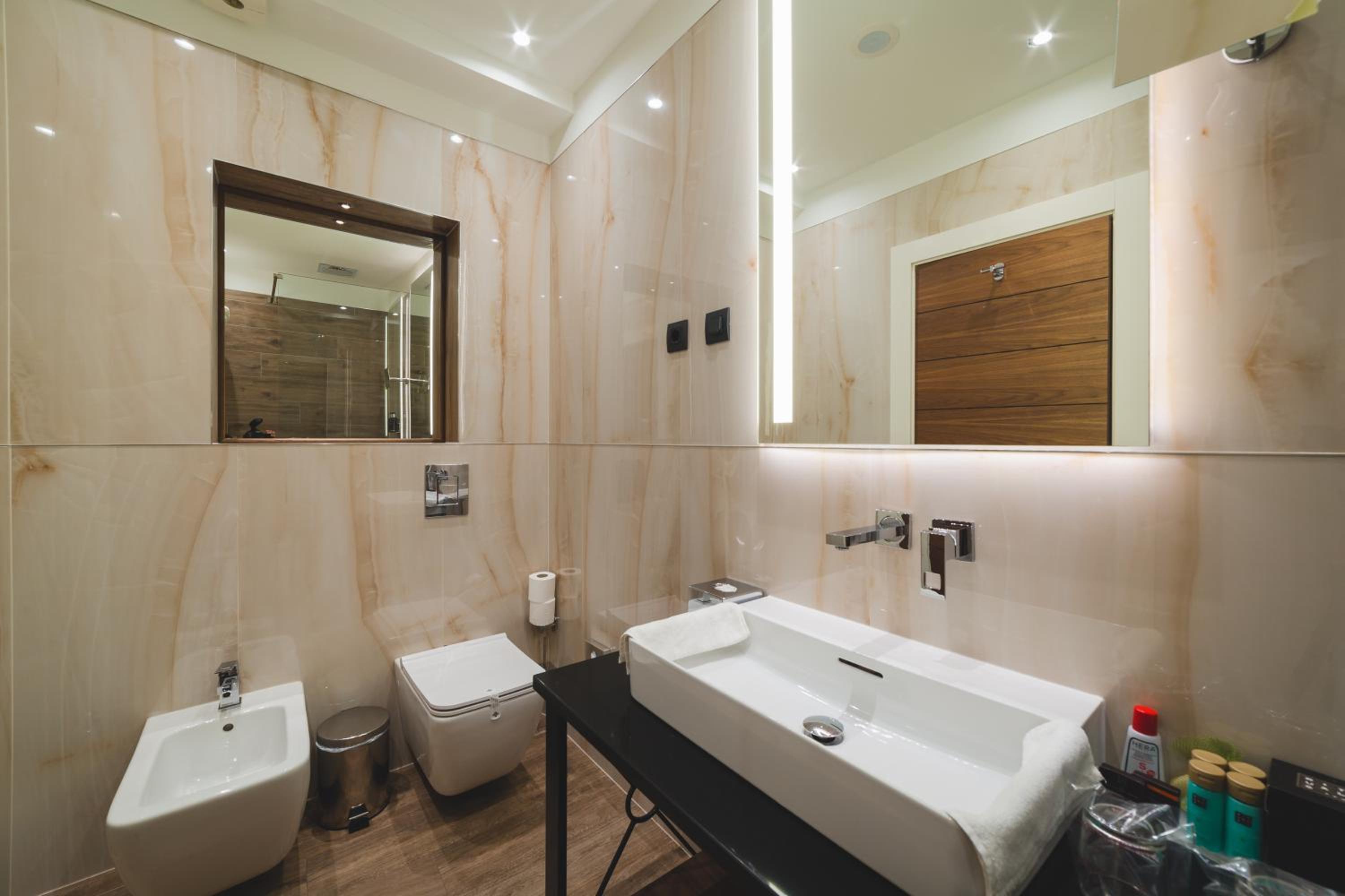 Deluxe Double Room with Balcony and Sea View photo 3
