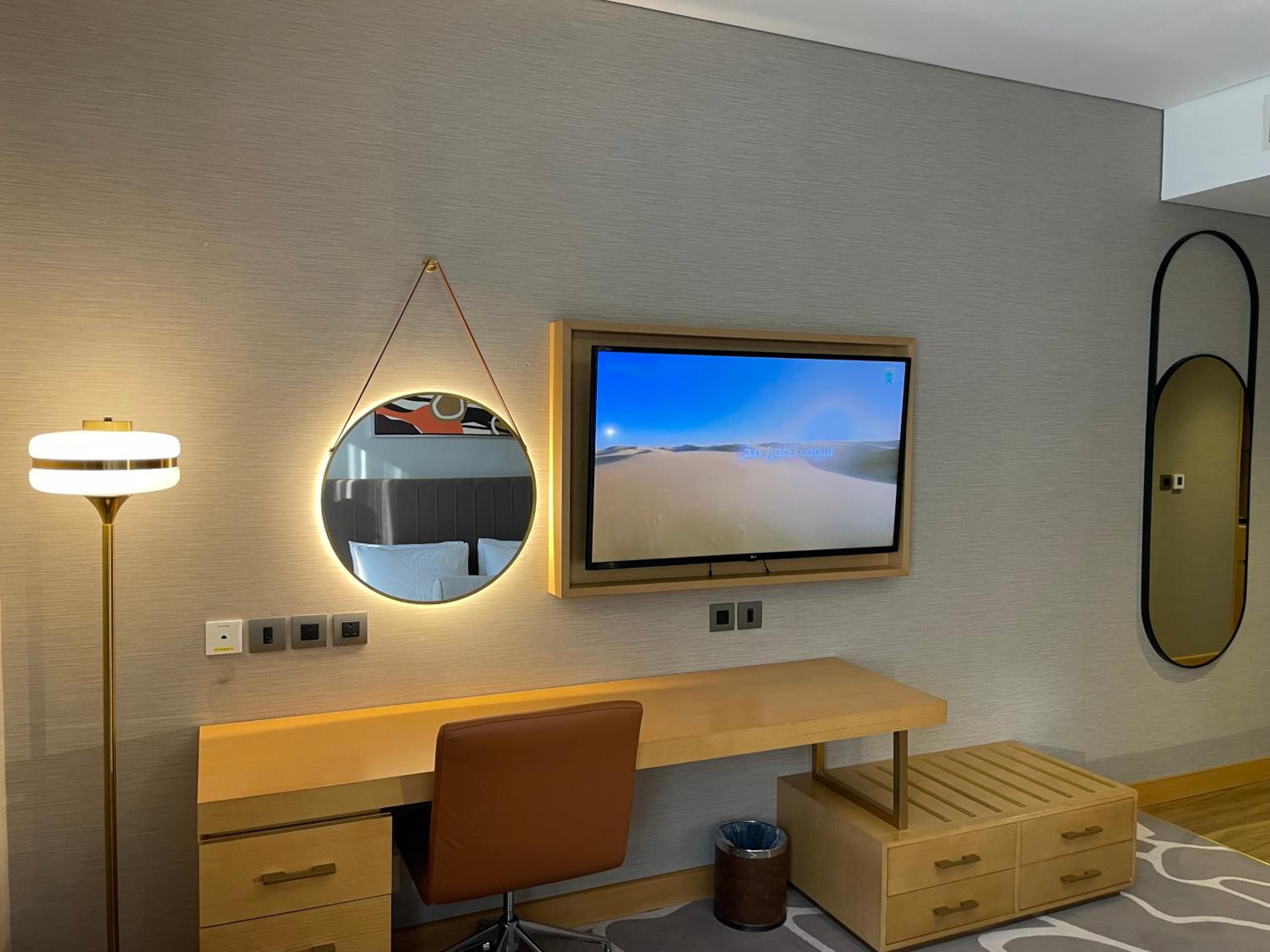 Deluxe King Room - Photo 2