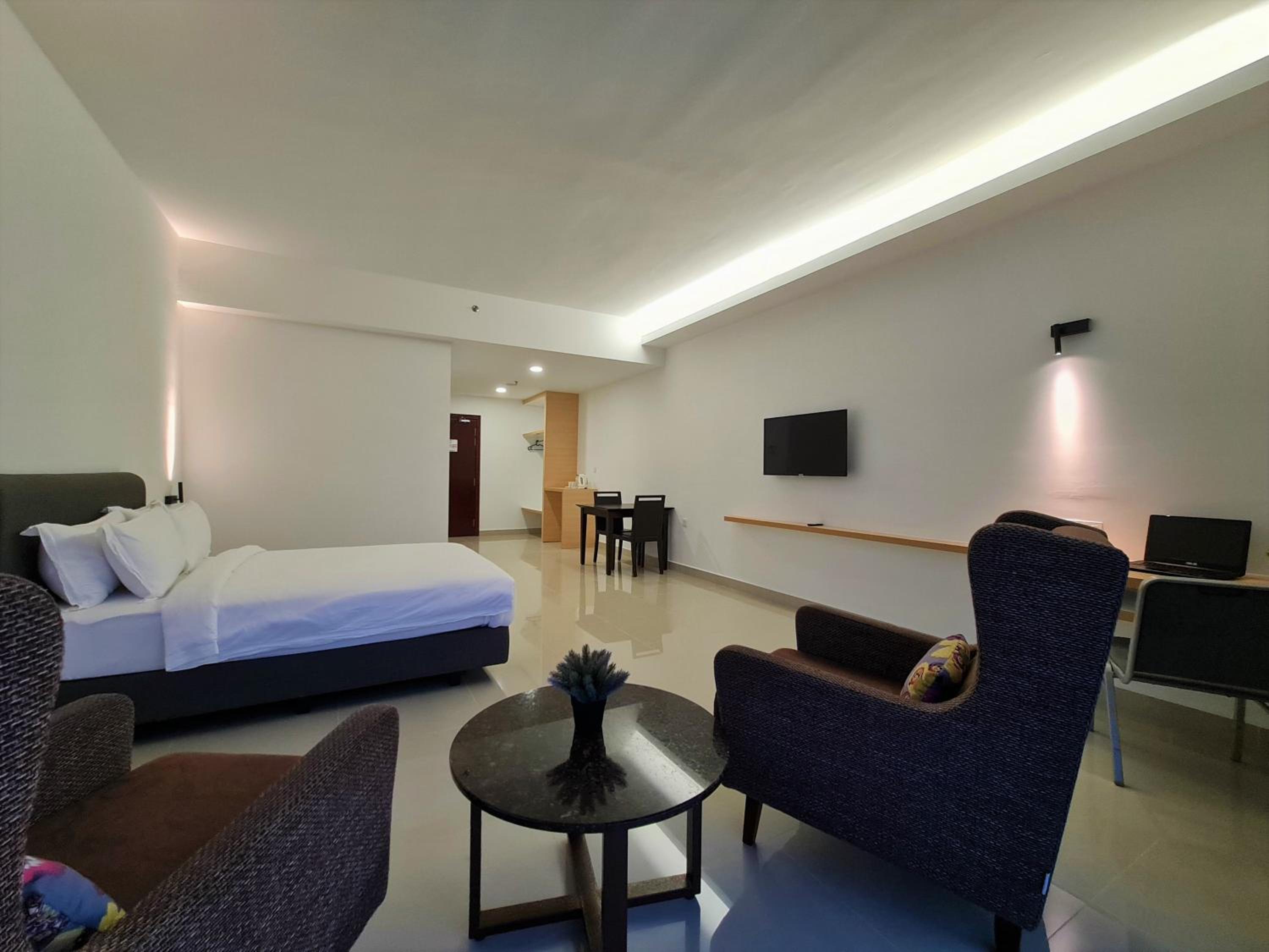 Superior Suite - Photo 5