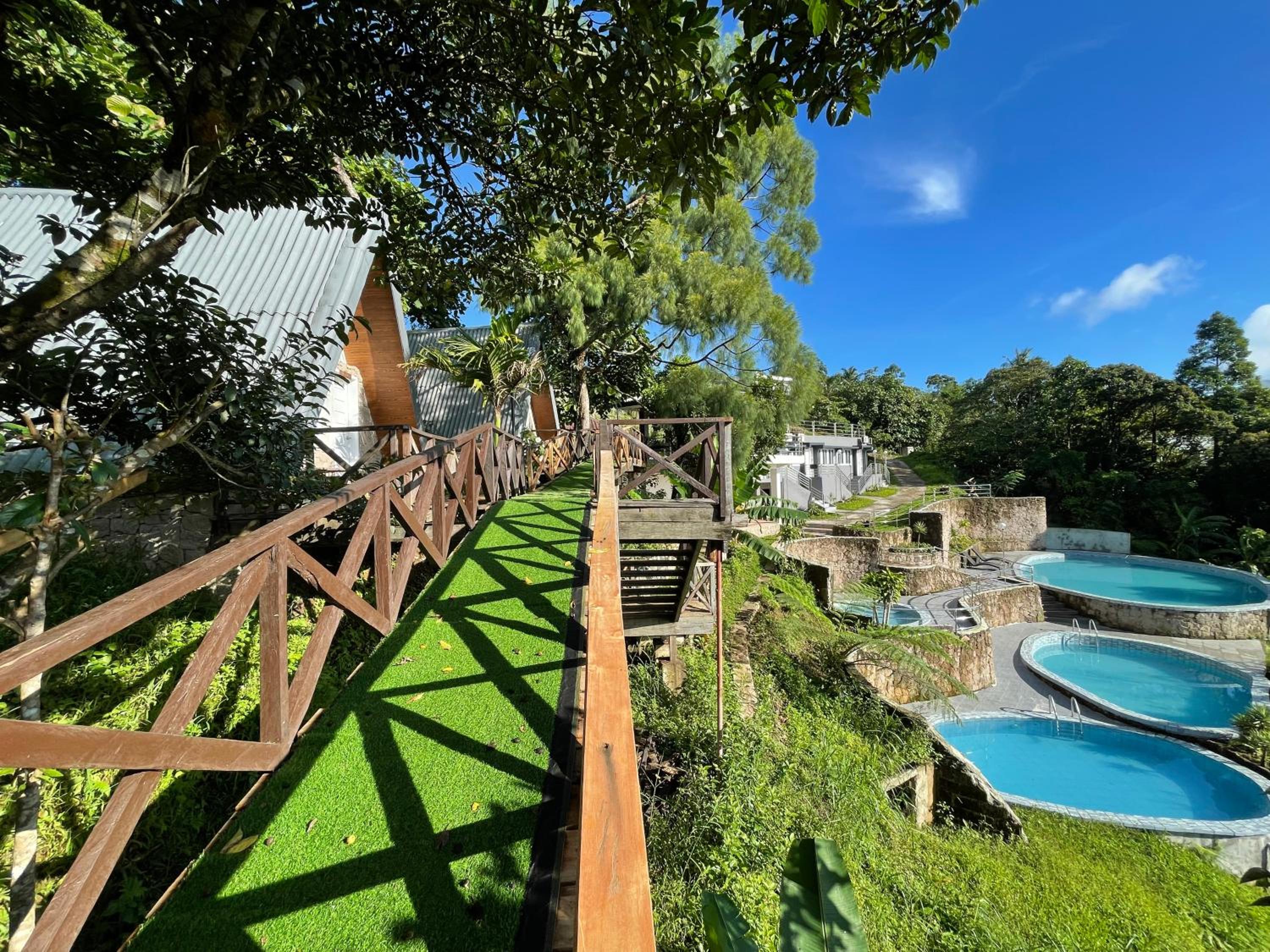 Double or Twin Room with Mountain View - Photo 9