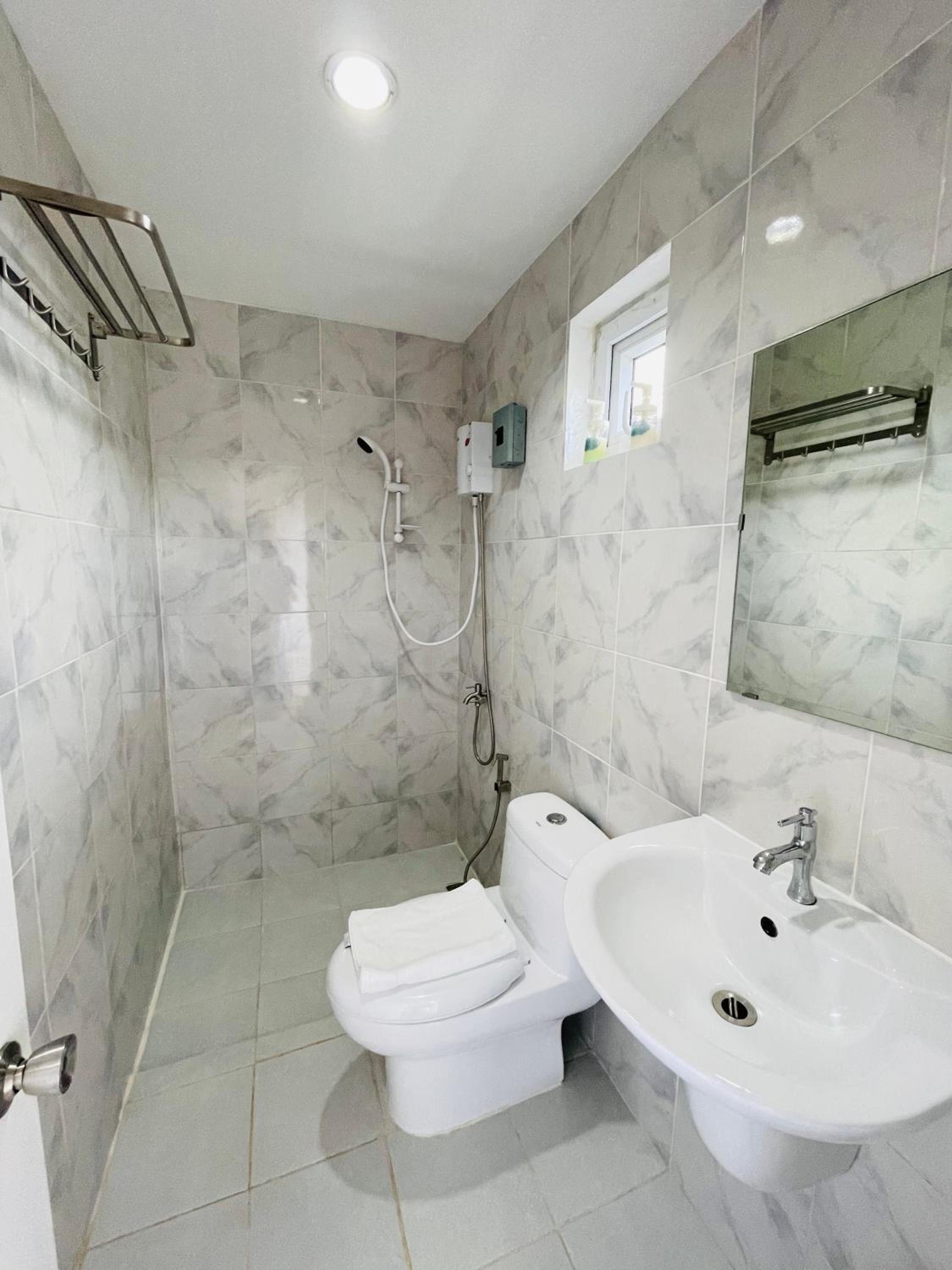 Double or Twin Room with Mountain View - Photo 11