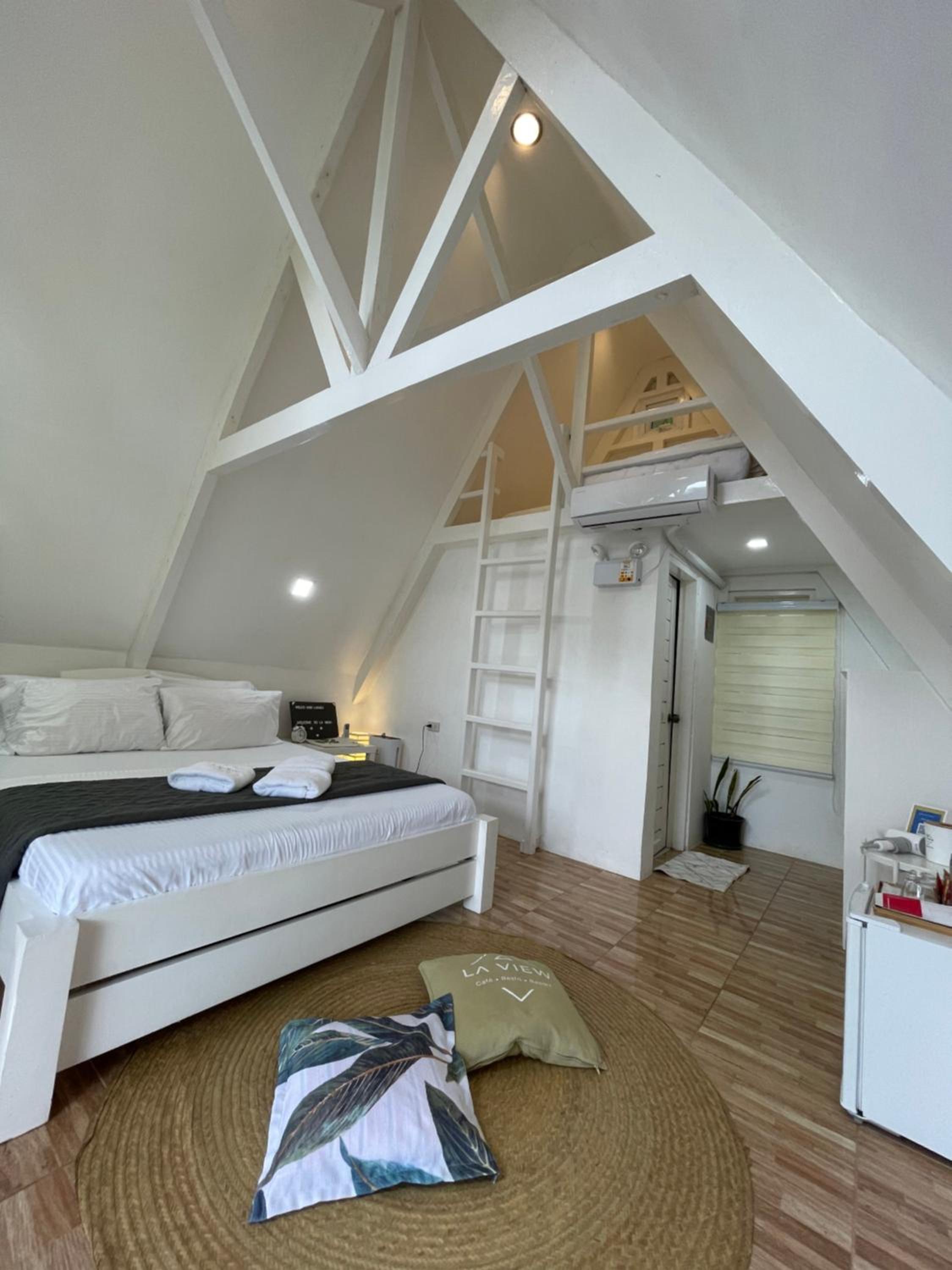 Double or Twin Room with Mountain View - Photo 1