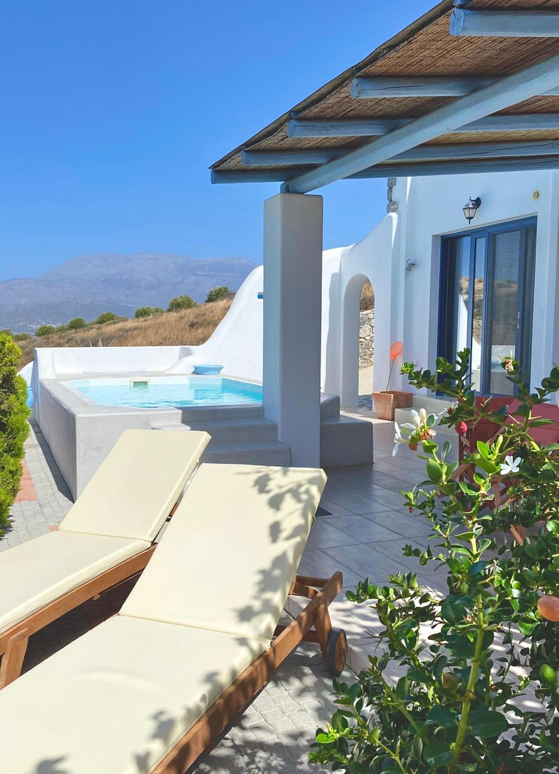 Family Two-Bedroom Suite with Hydromassage Plunge Pool photo 3