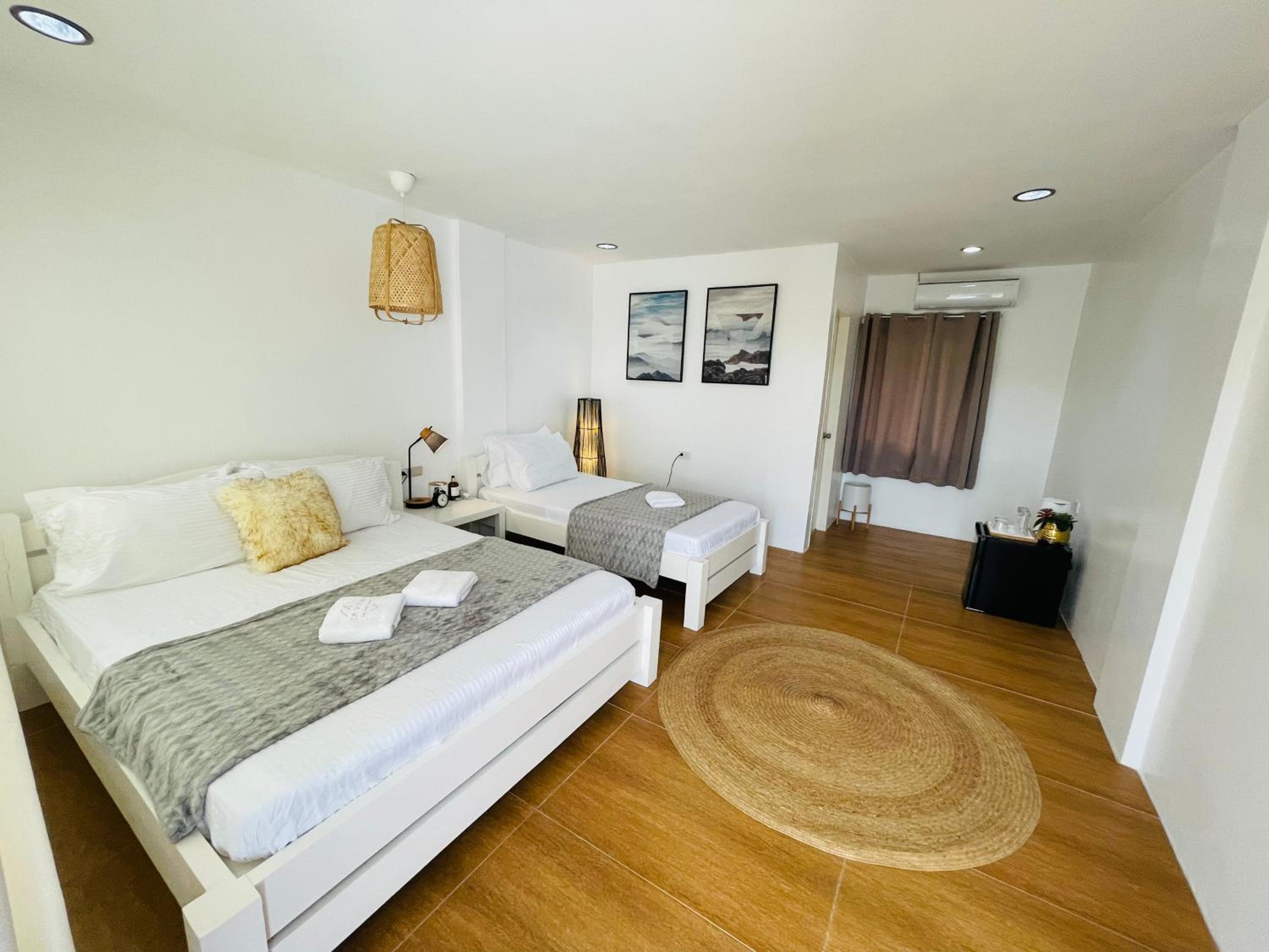 Triple Room with Bathroom - Photo 11