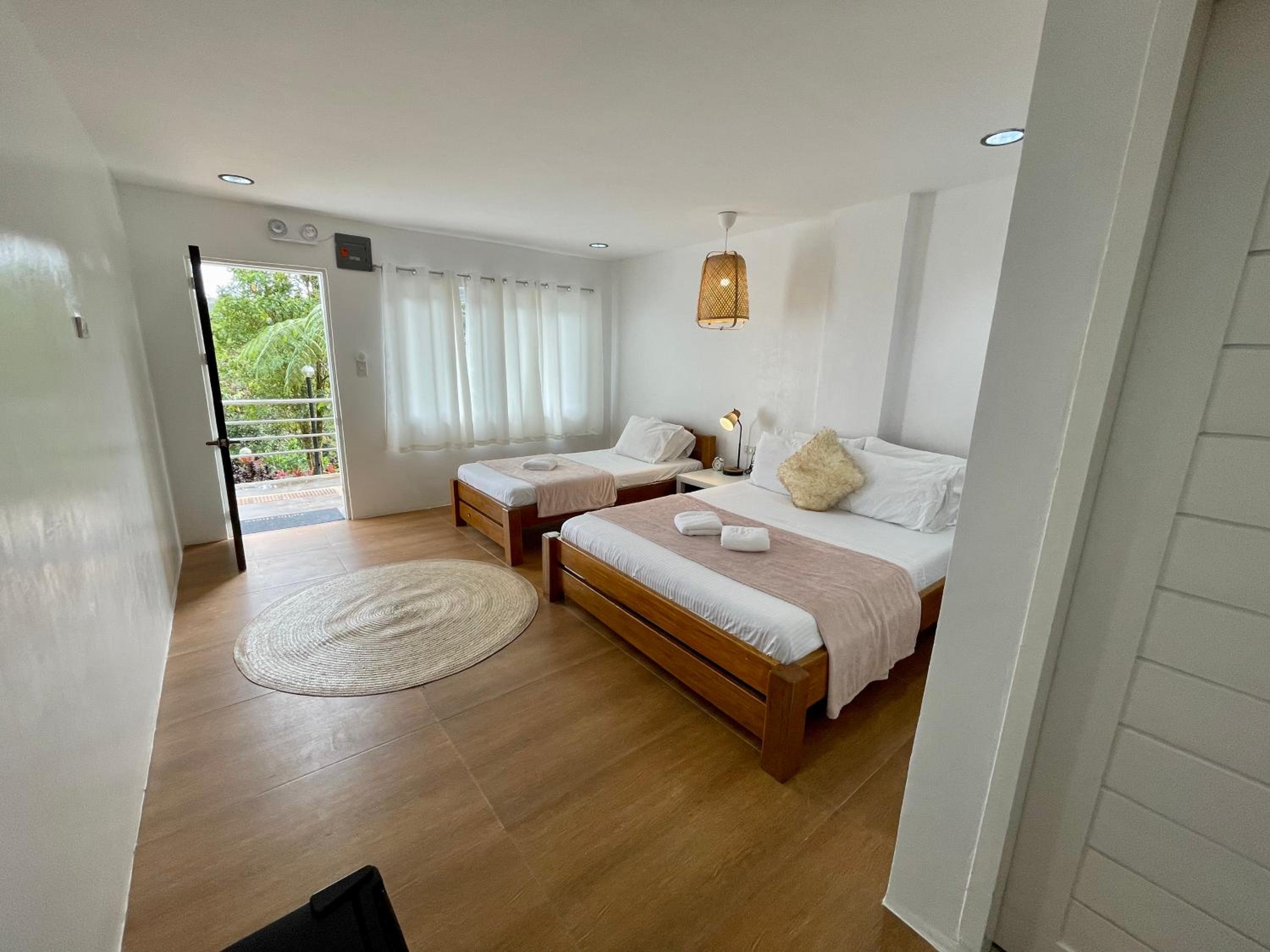 Triple Room with Bathroom - Photo 8