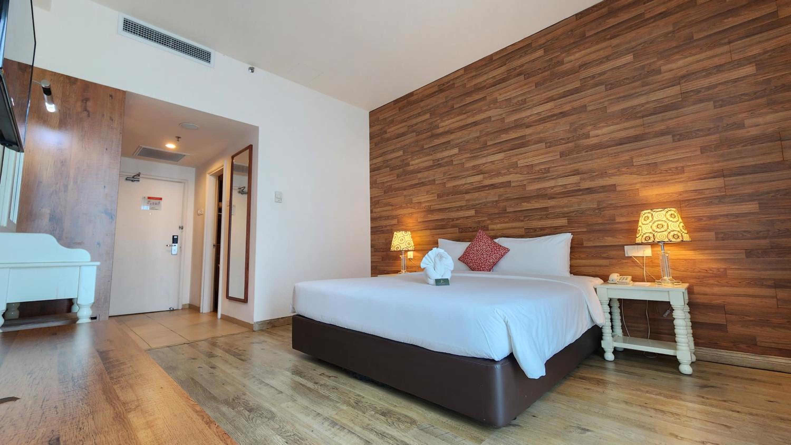 Premier King Room photo 2