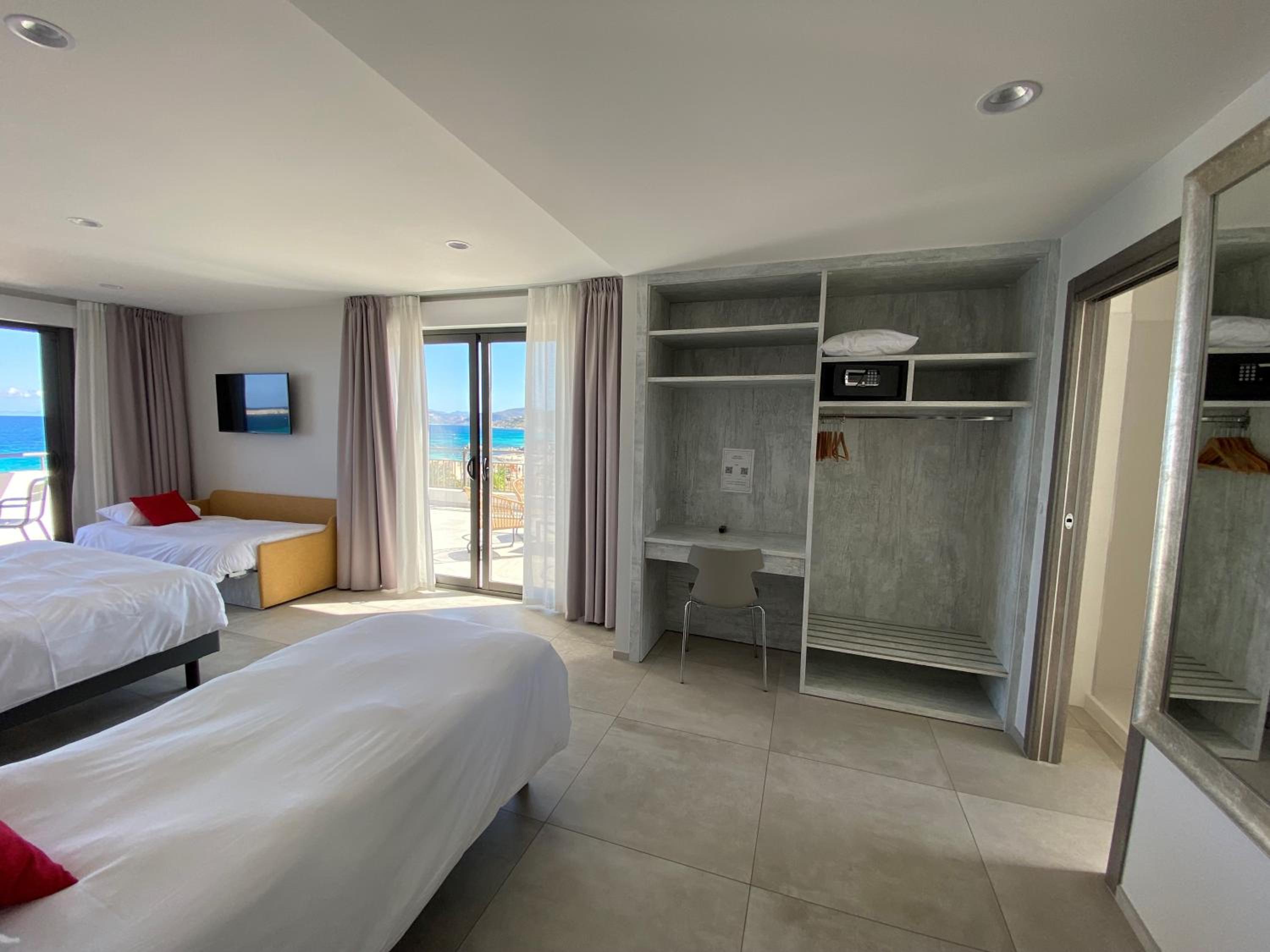 Quadruple Room with Sea View photo 3