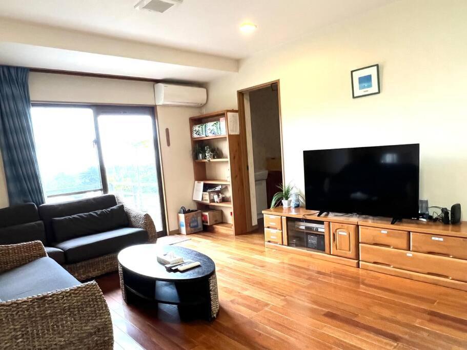 Five-Bedroom House photo 1