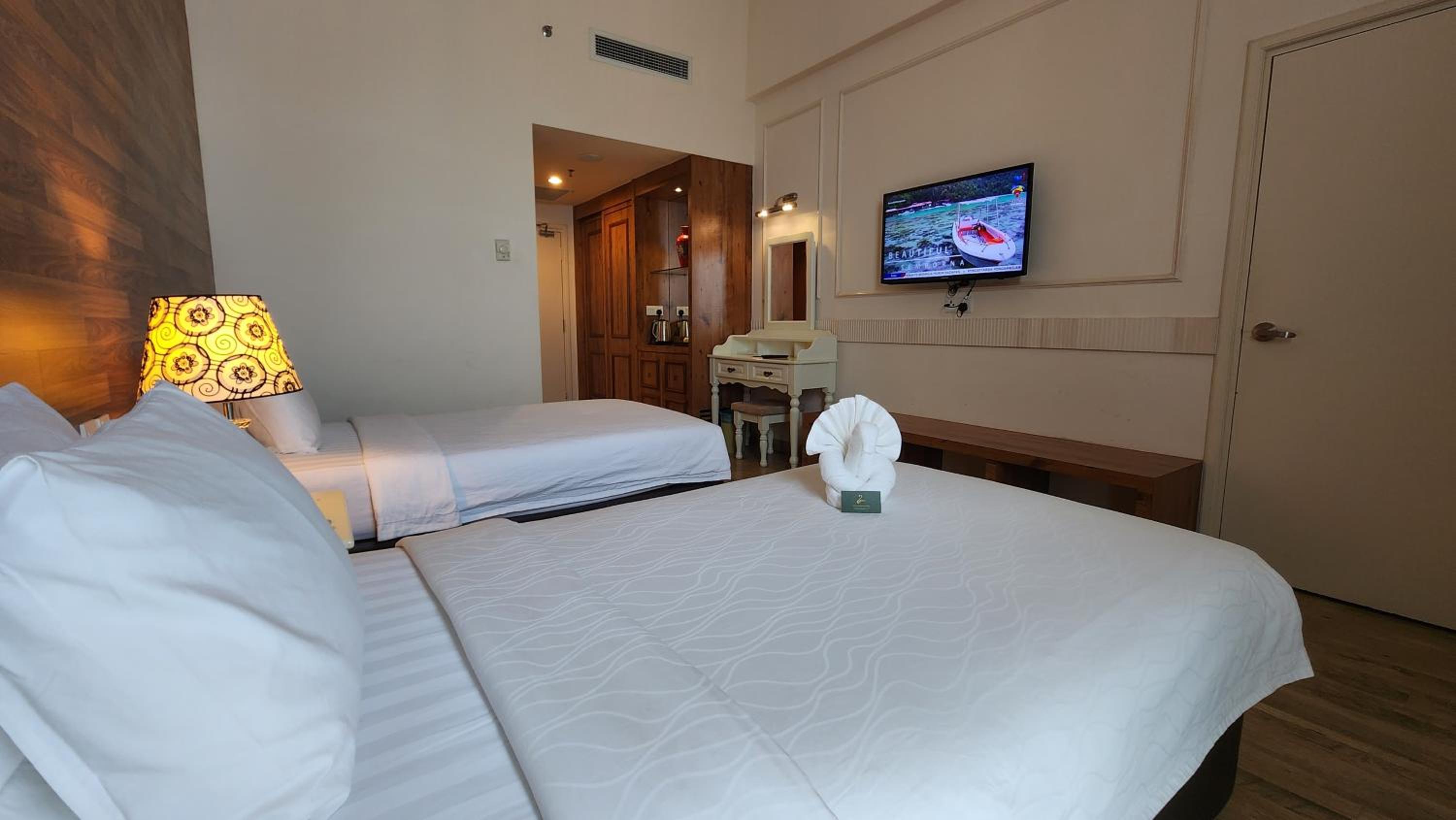 Premier Twin Room photo 3
