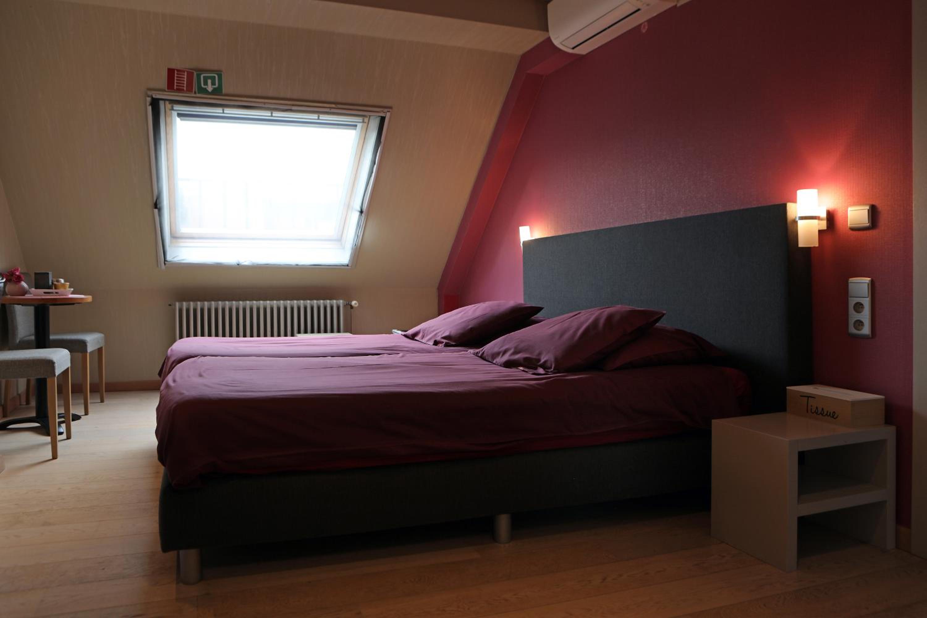 Double or Twin Room with Private Bathroom photo 3