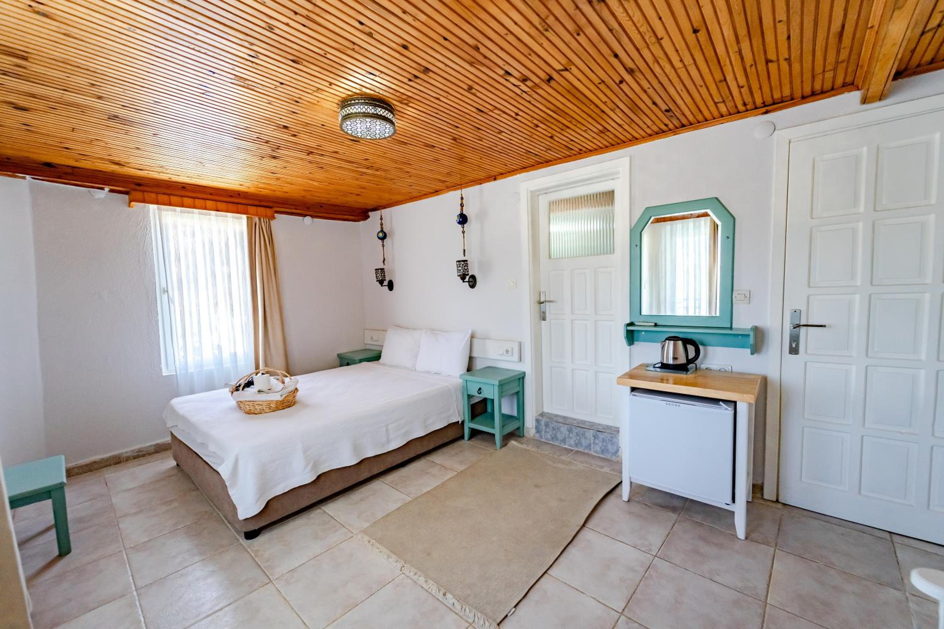 Standard Double or Twin Room photo 3