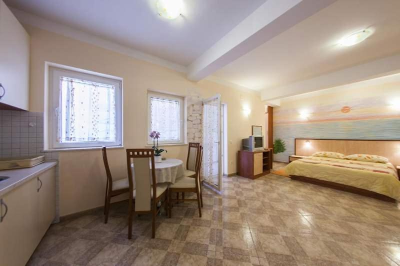 King Studio with Sofa Bed