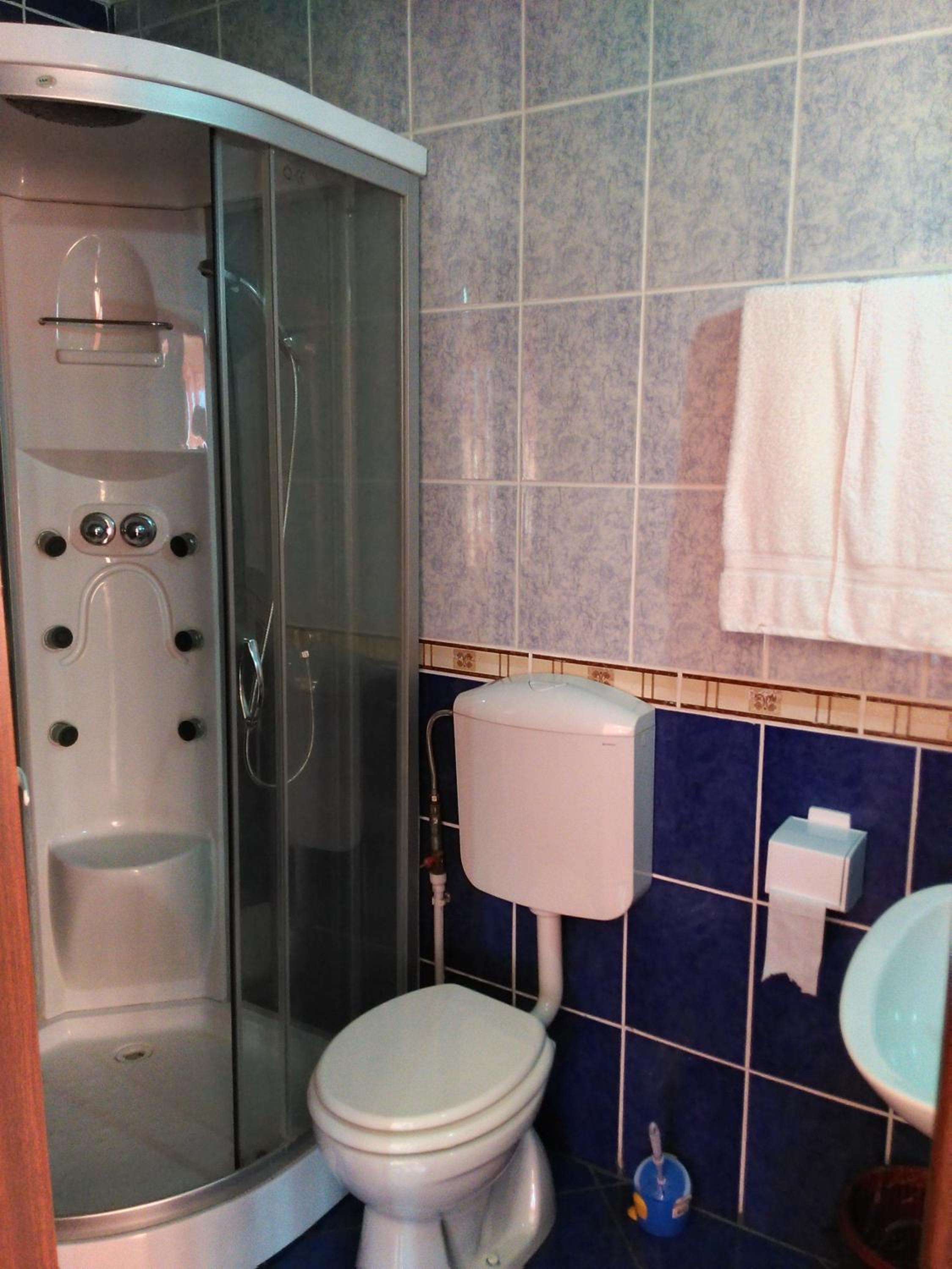 Double Room - Photo 7